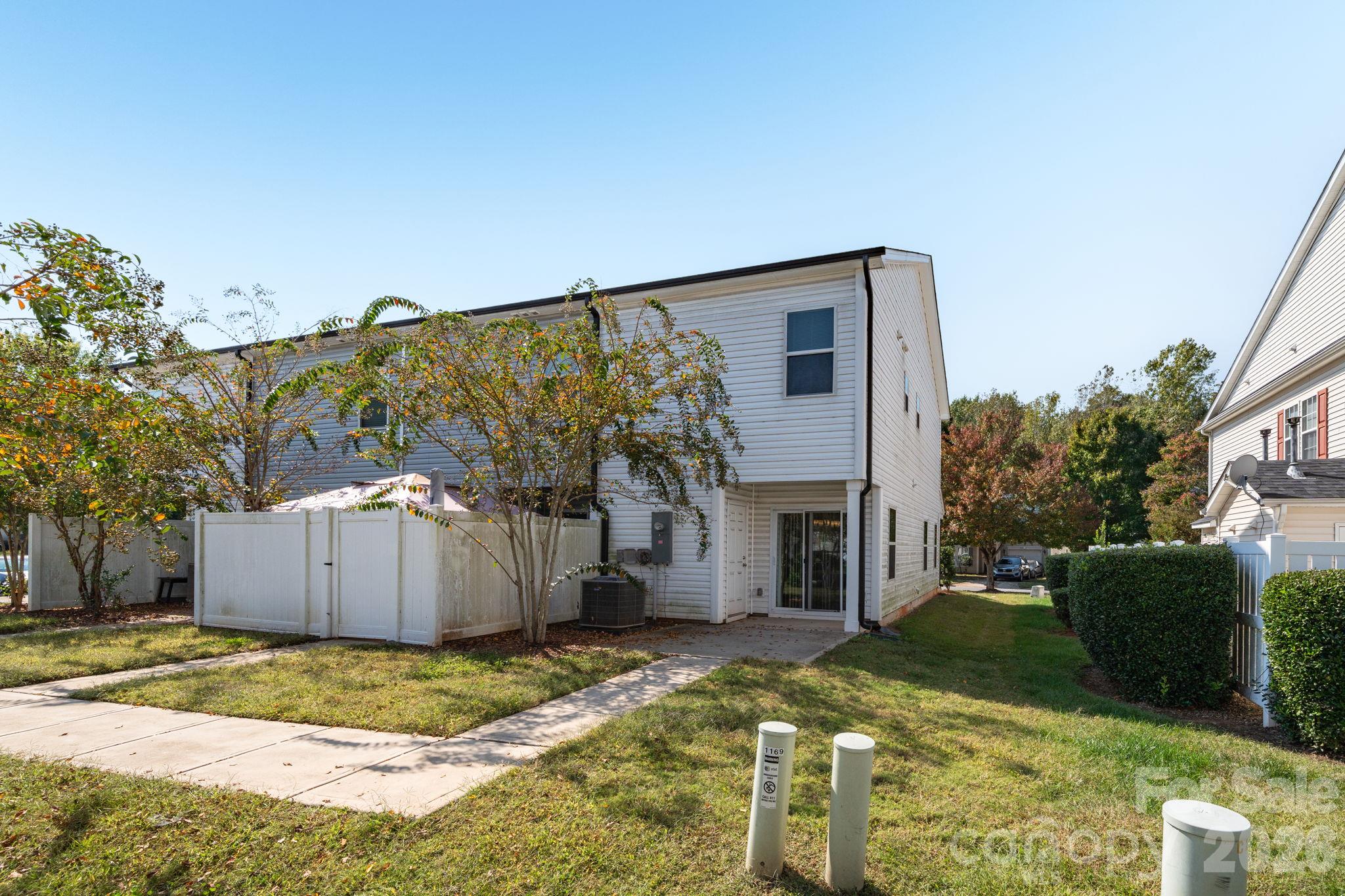 Townhouse at 1157 Triece Lane, Charlotte, photo 26 of 39