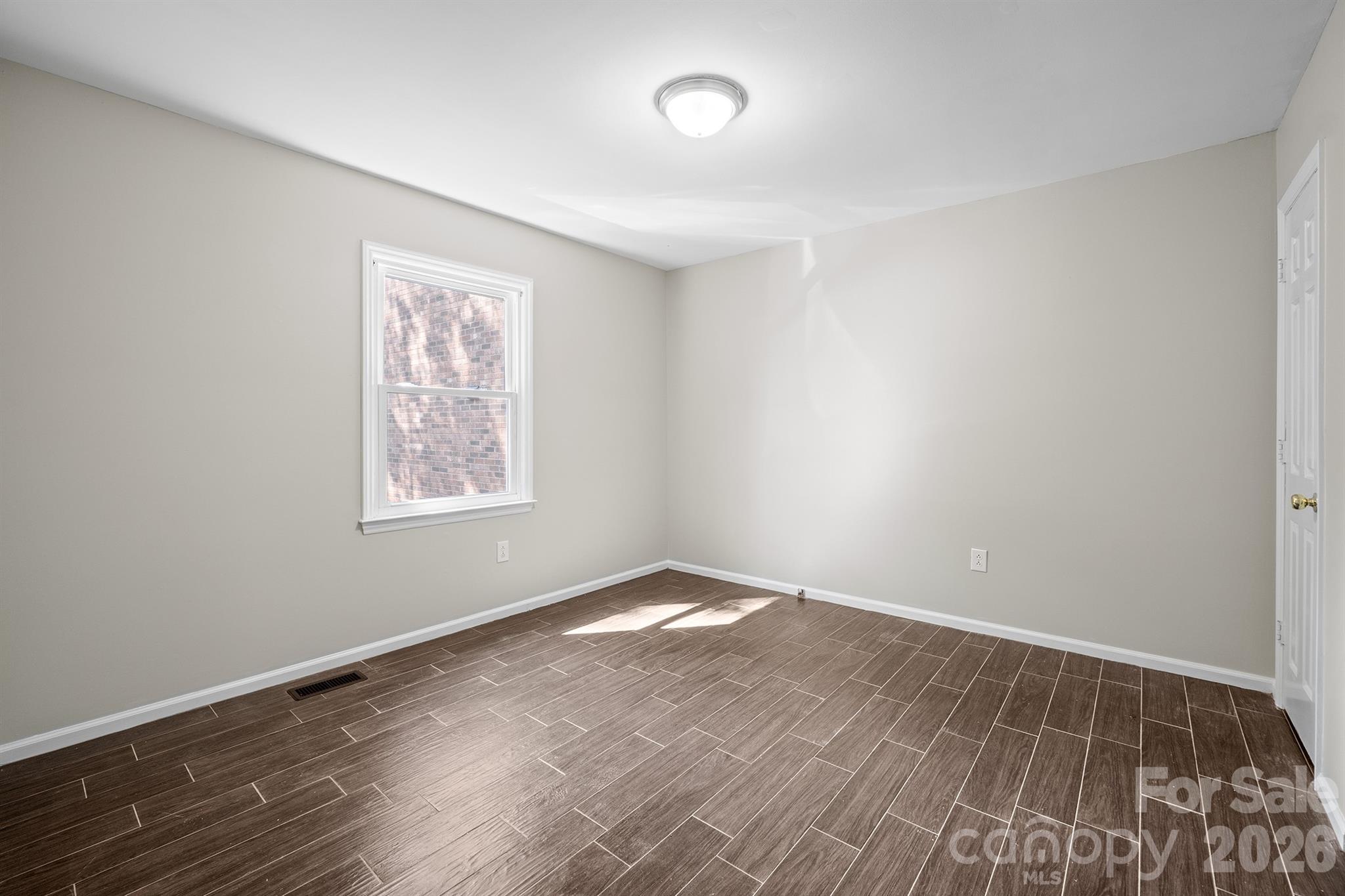 Townhouse at 731 10th Avenue NE, Hickory, photo 18 of 30