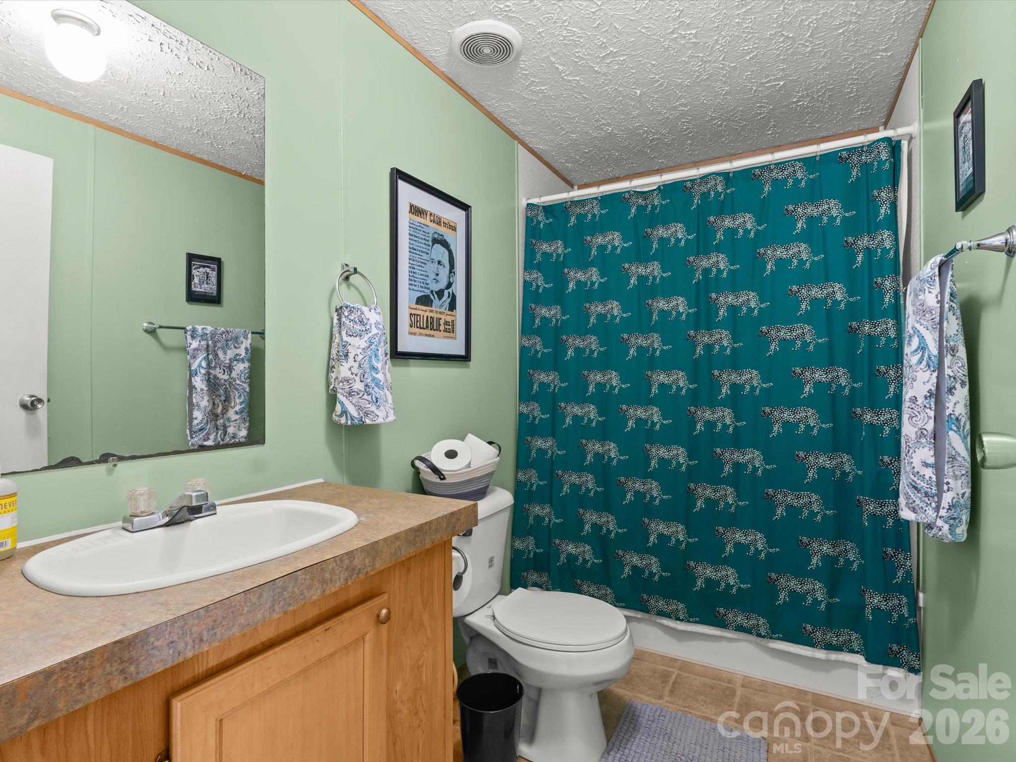 Secondary bathroom - 25 Laurel Cove Road, Leicester
