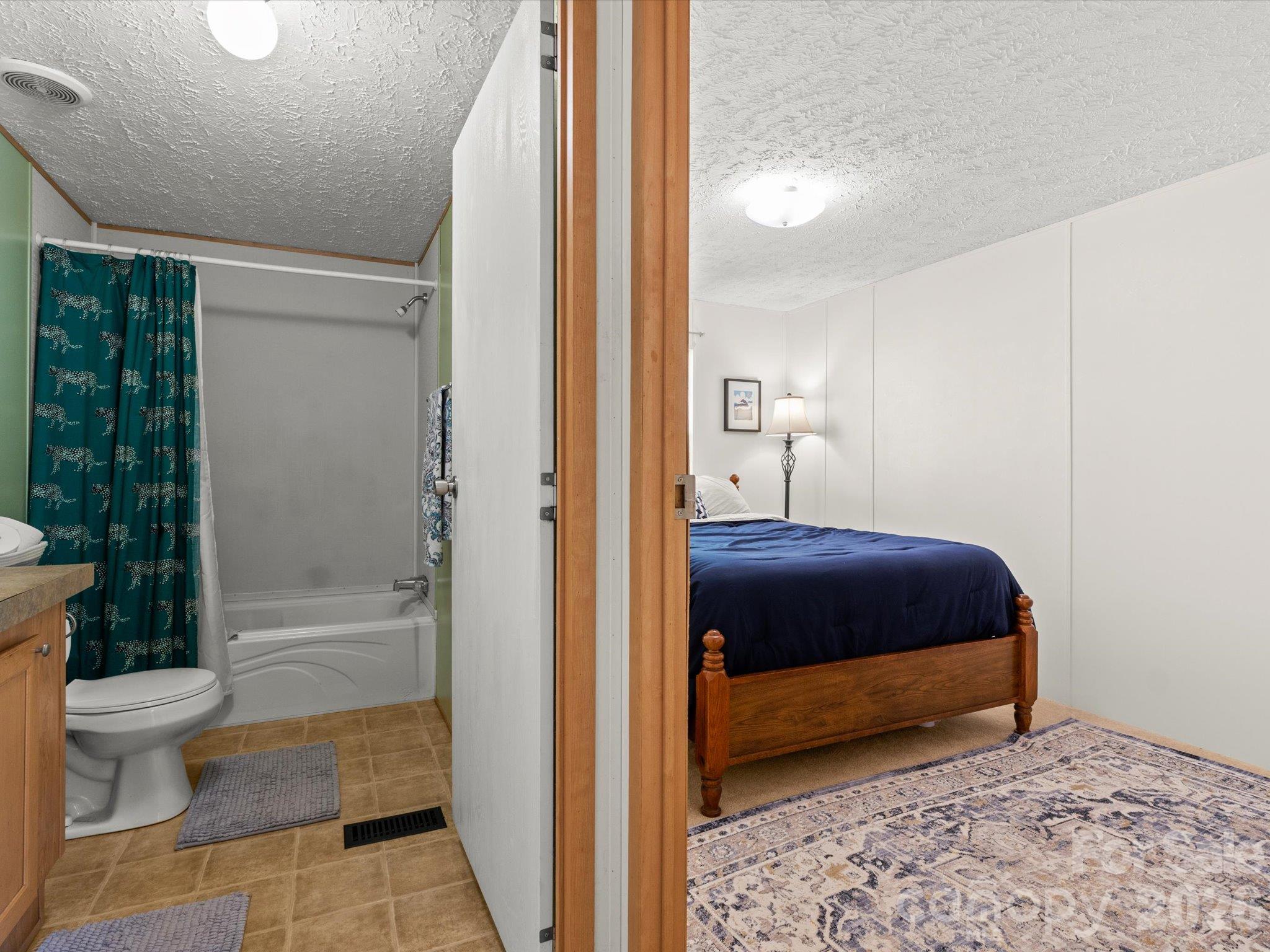 Bathroom 2 and Bedroom 2 - 25 Laurel Cove Road, Leicester