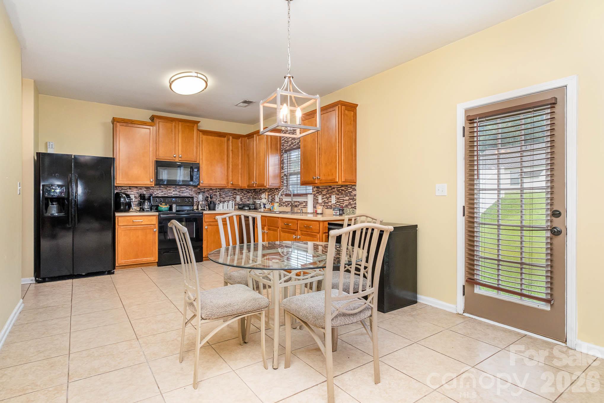 Single Family Residence at 1018 Clover Gap Drive, Charlotte, photo 10 of 24
