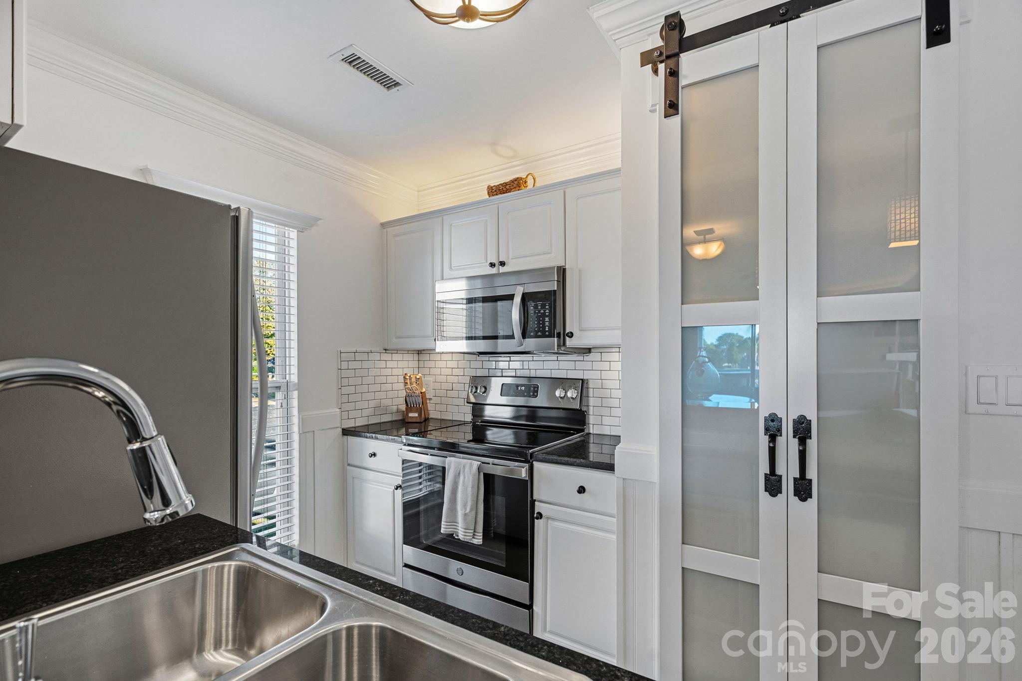 Condominium at 18797 Vineyard Point Lane, Cornelius, photo 16 of 36