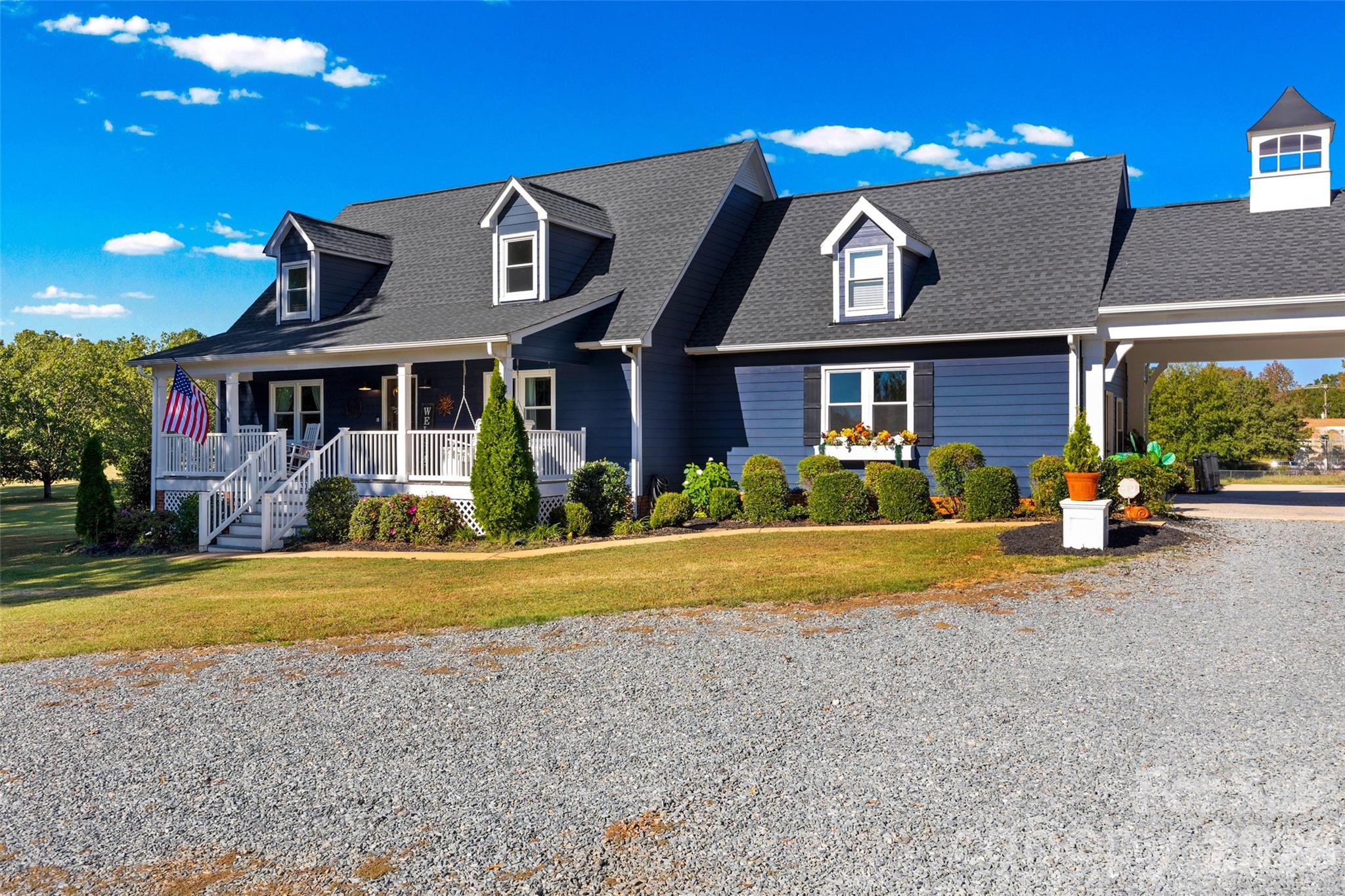 Welcome home - 3076 Crestview Lane, Lancaster