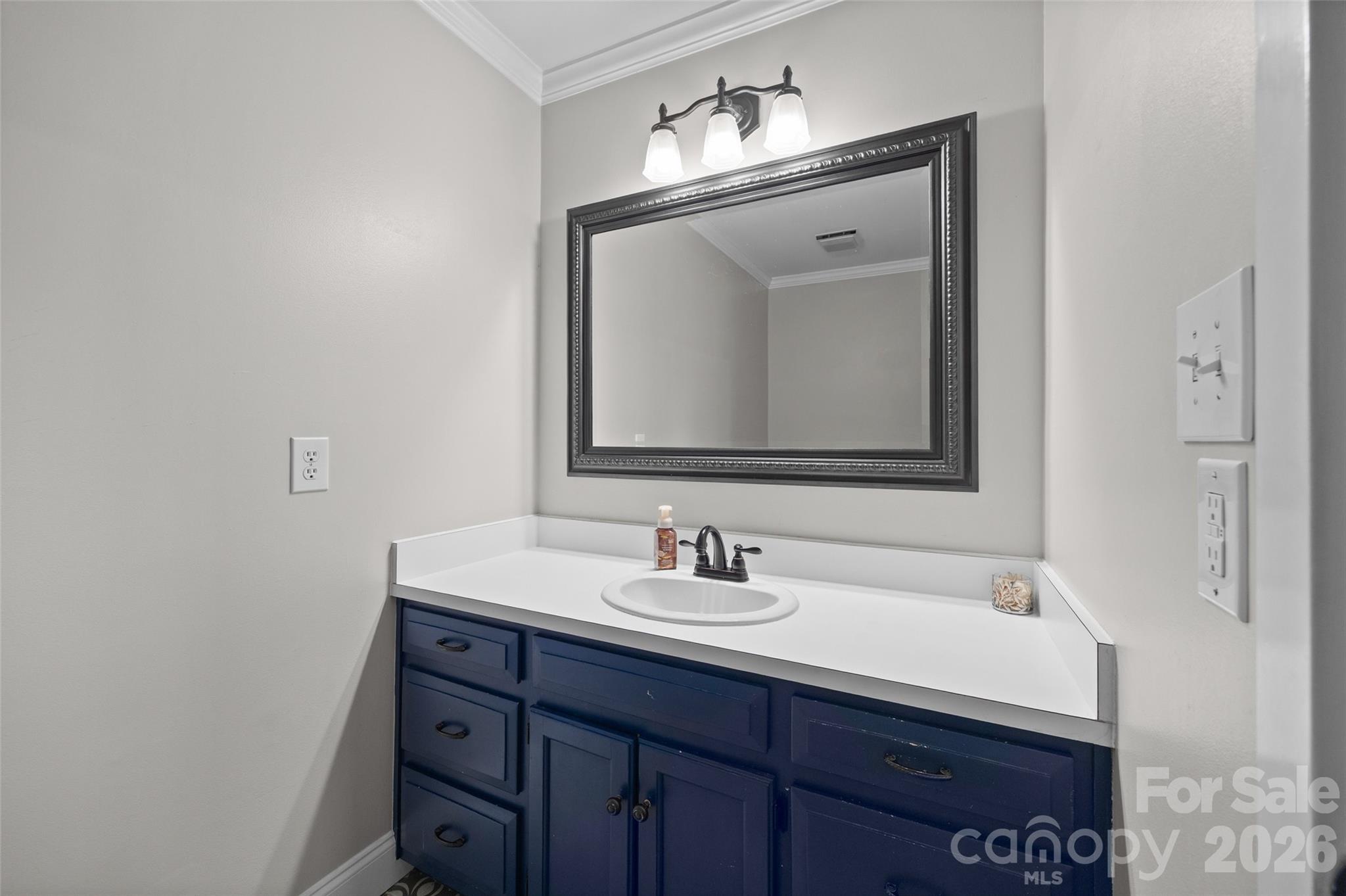 1/2 bath on main - 3076 Crestview Lane, Lancaster