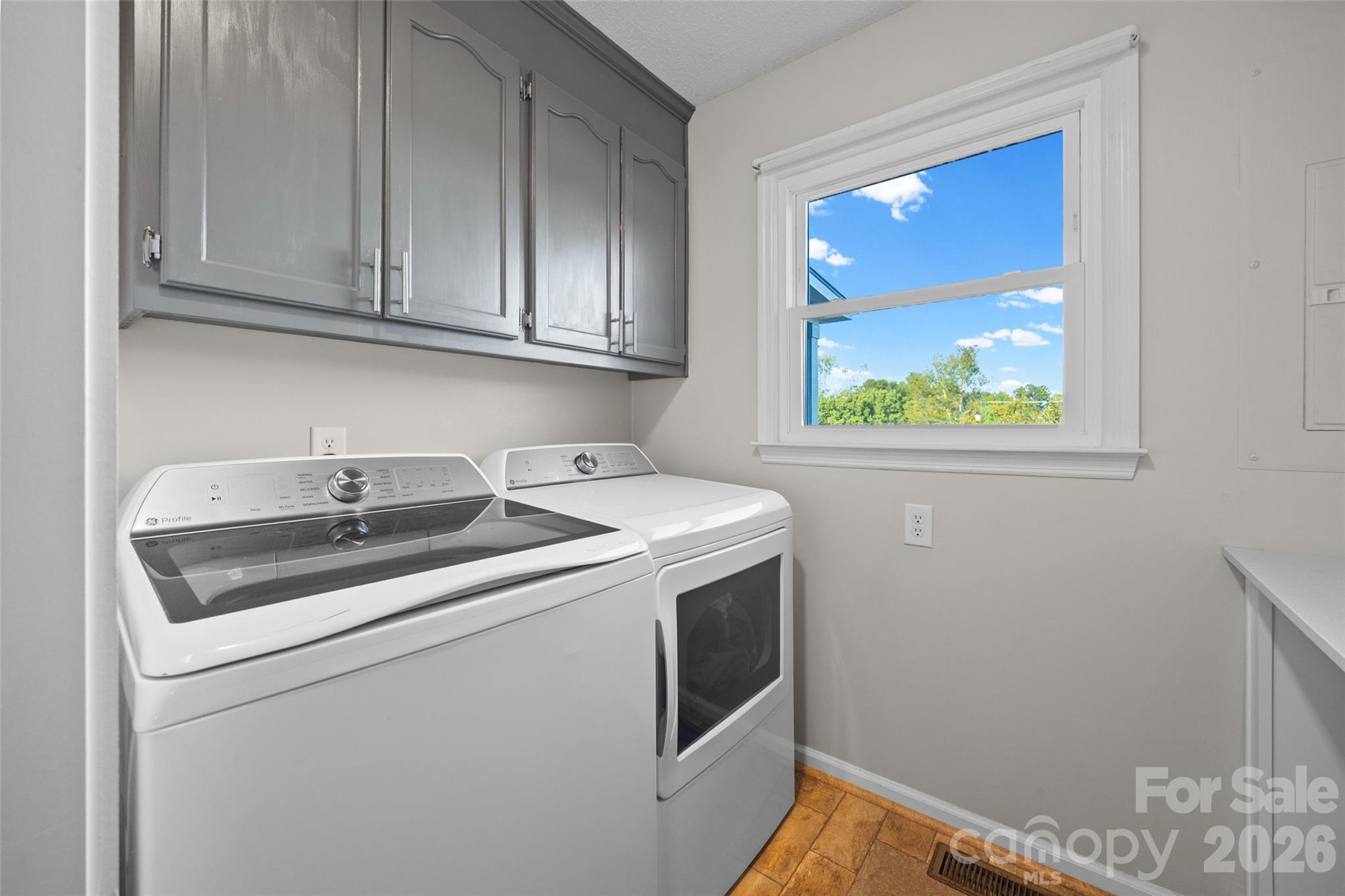 Laundry room - 3076 Crestview Lane, Lancaster