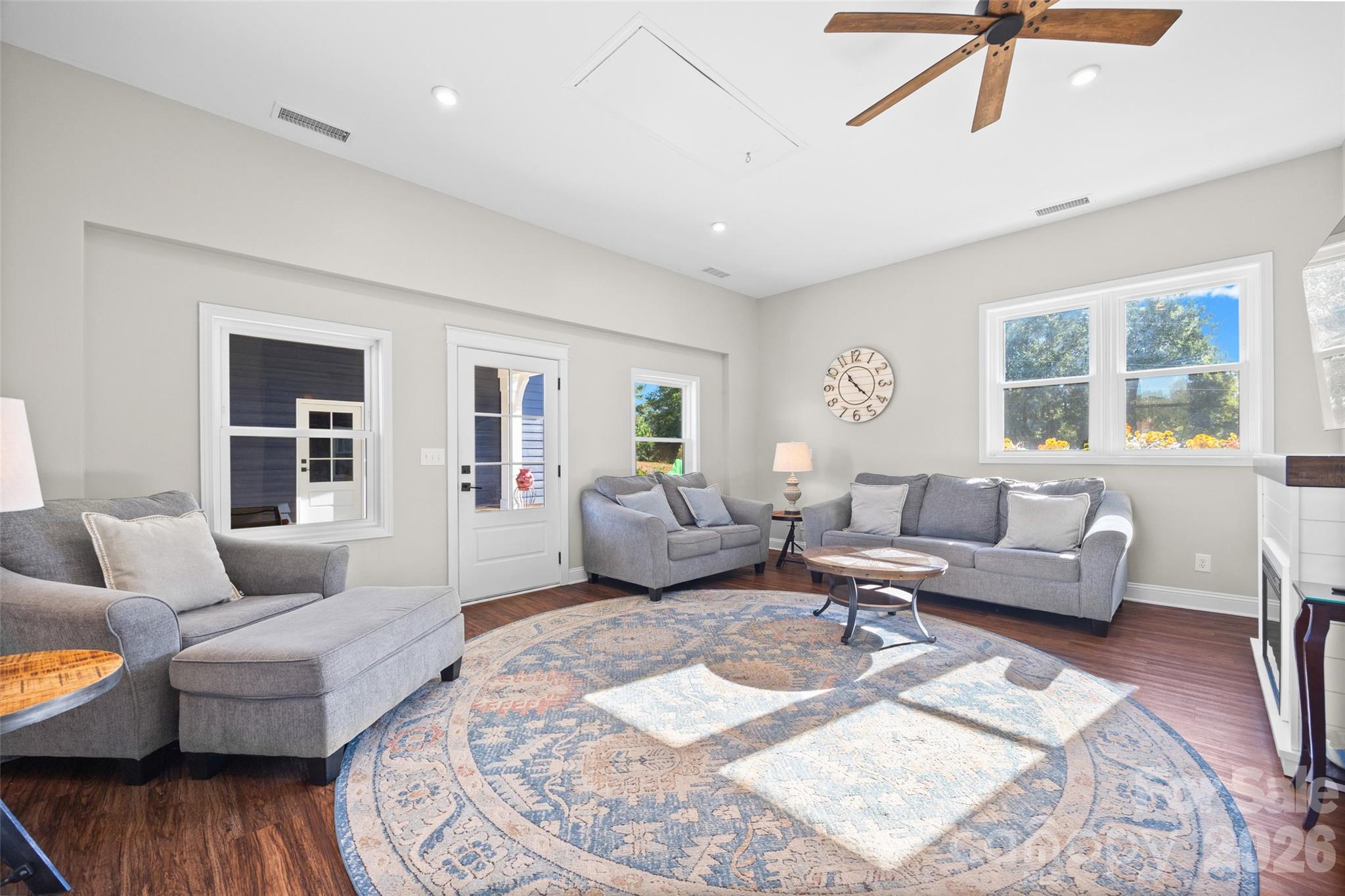 Living room - 3076 Crestview Lane, Lancaster