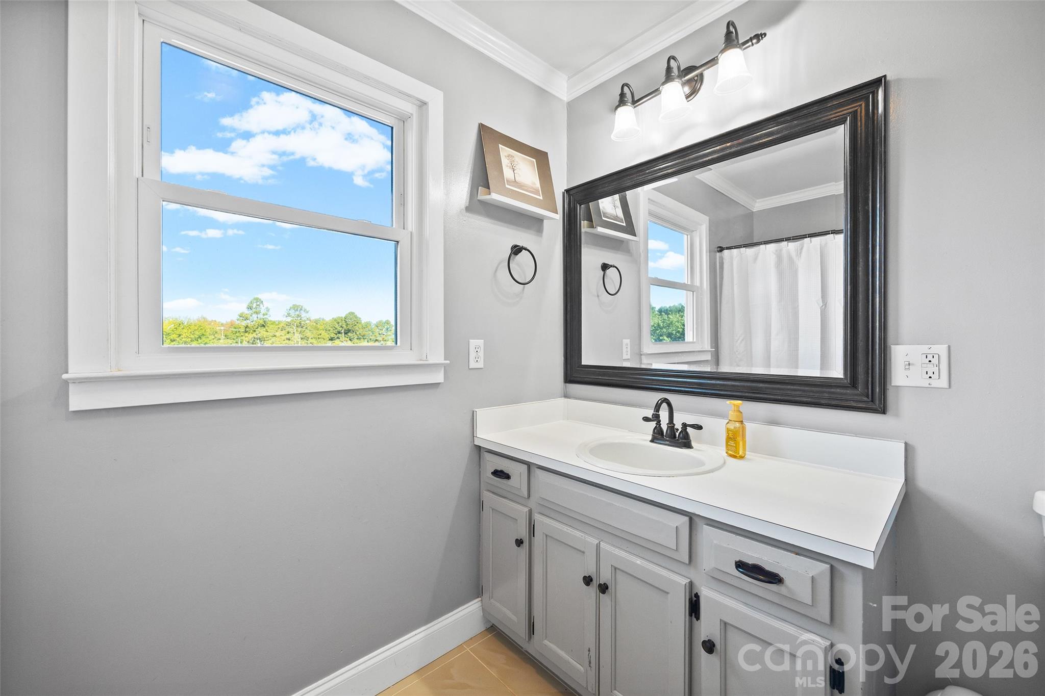 2nd floor full bathroom - 3076 Crestview Lane, Lancaster