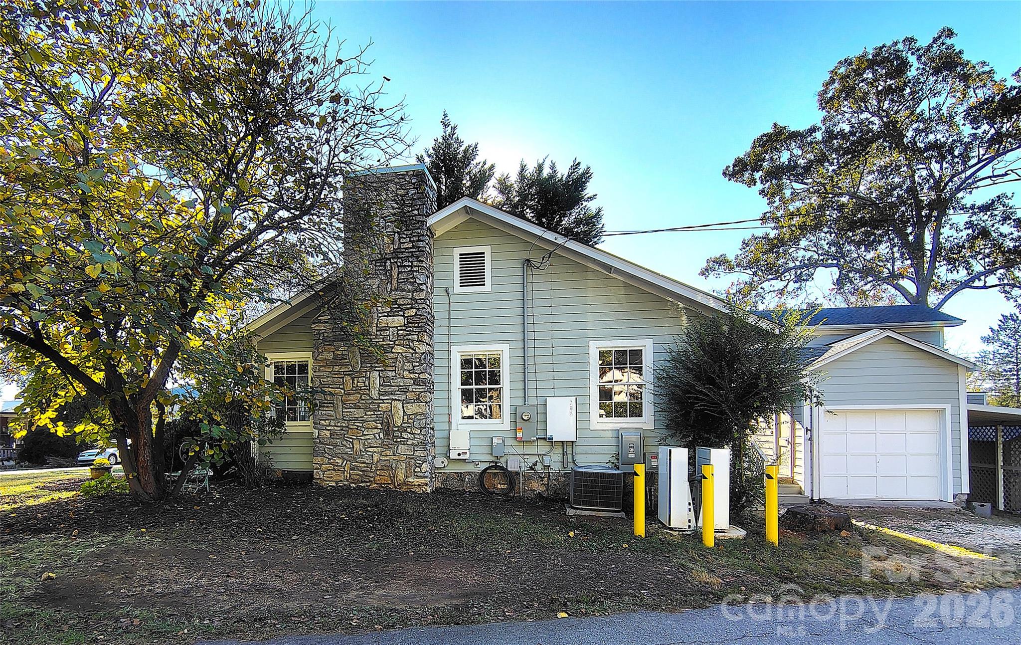 Single Family Residence at 23 Woodley Avenue, Asheville, photo 3 of 39