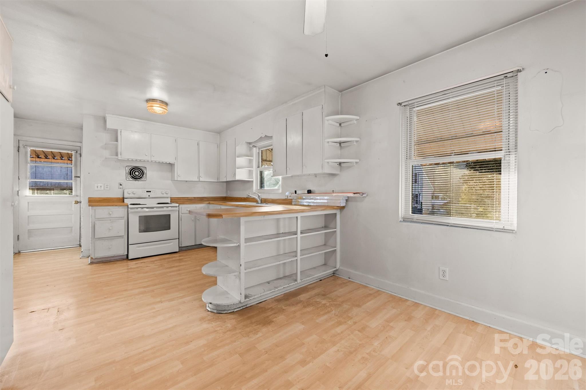 Kitchen with breakfast bar and display shelves and dining area - 108 Morgan Street, Canton