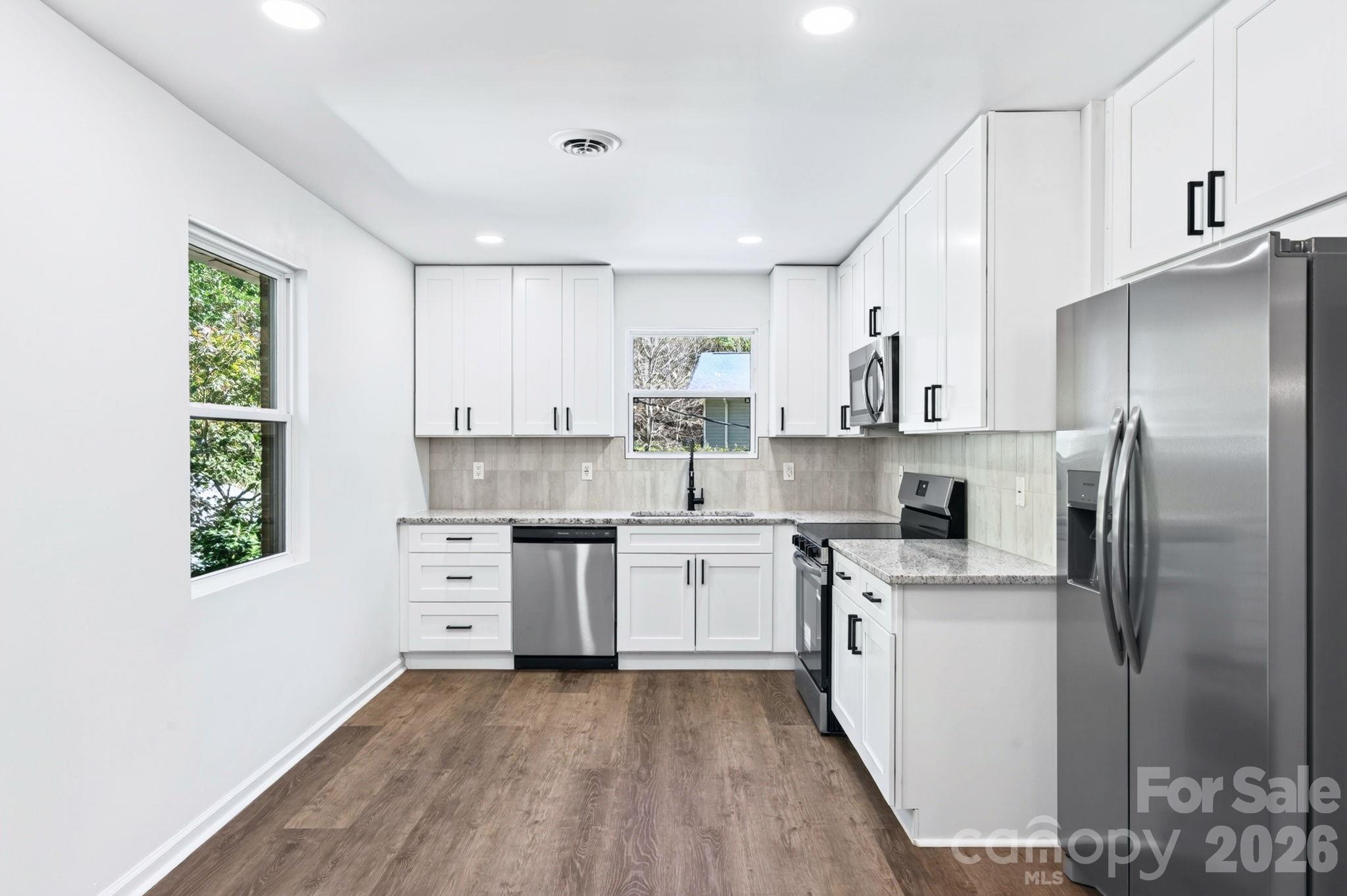 Single Family Residence at 530 Burge Mountain Road, Hendersonville, photo 5 of 29