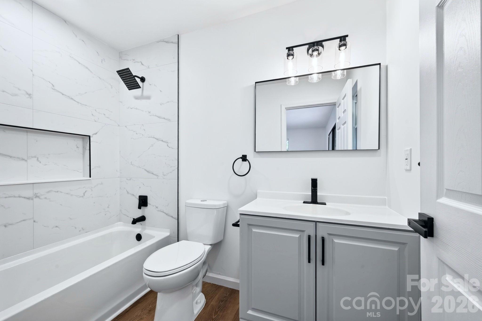 Primary bathroom - 530 Burge Mountain Road, Hendersonville
