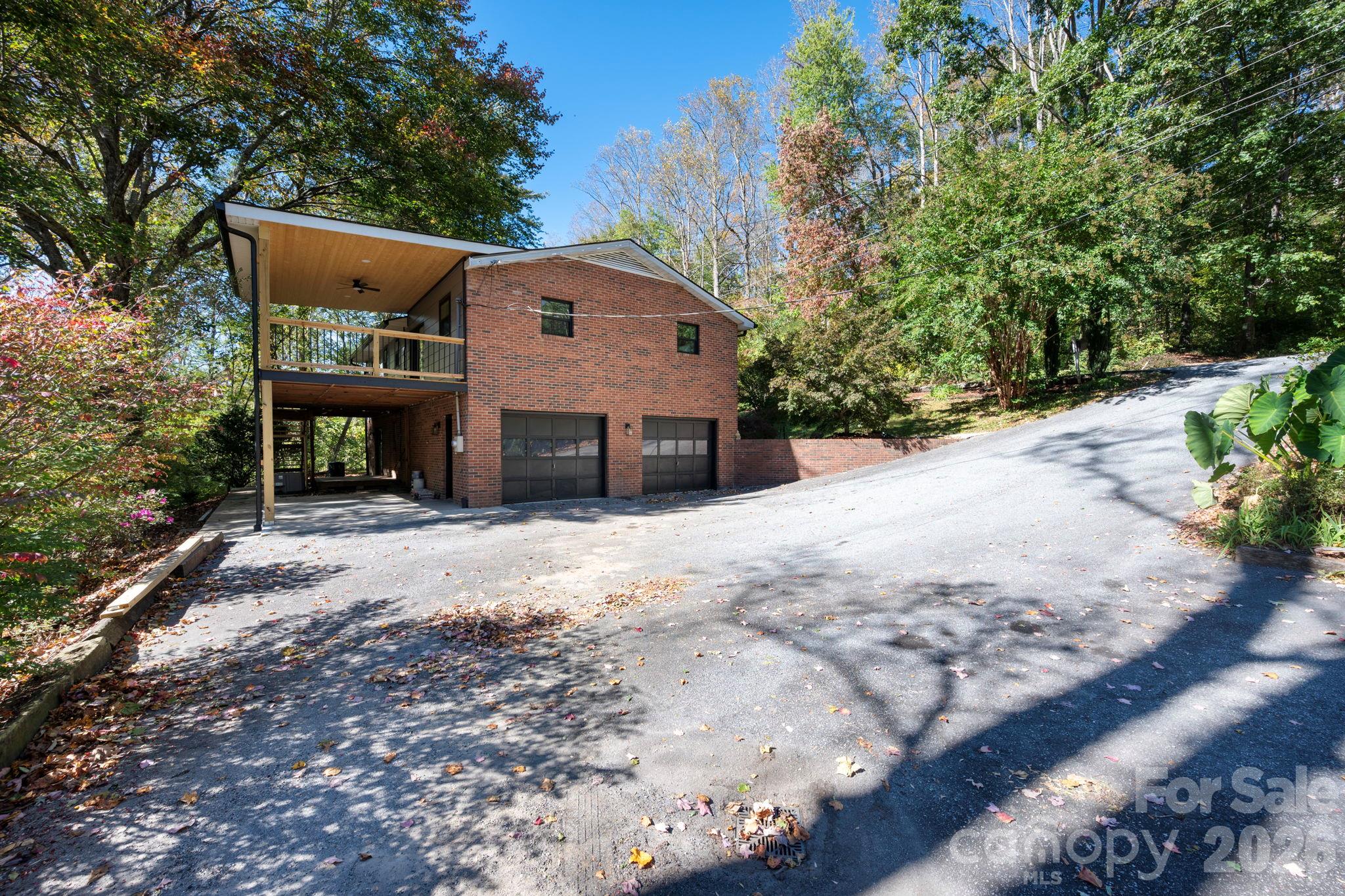 Single Family Residence at 530 Burge Mountain Road, Hendersonville, photo 27 of 29