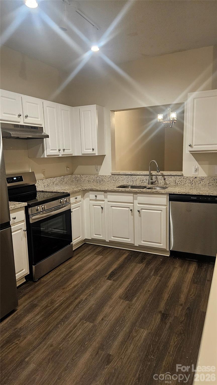Townhouse at 8013 Stoneham Street, Matthews, photo 25 of 37