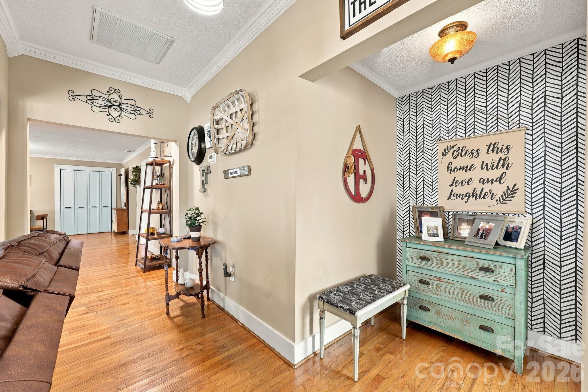 Your adorable entry way! - 613 Salisbury Street, China Grove