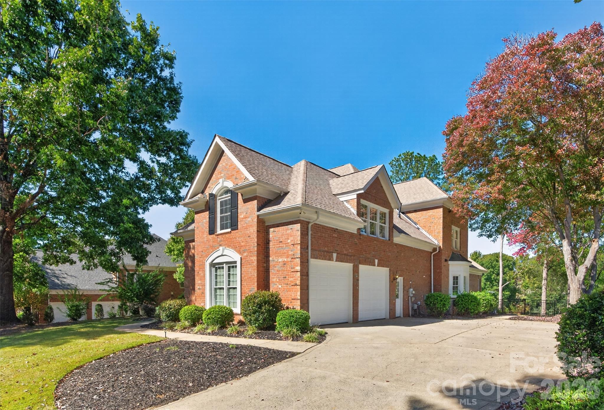 Single Family Residence at 10520 Old Wayside Road, Charlotte, photo 2 of 39
