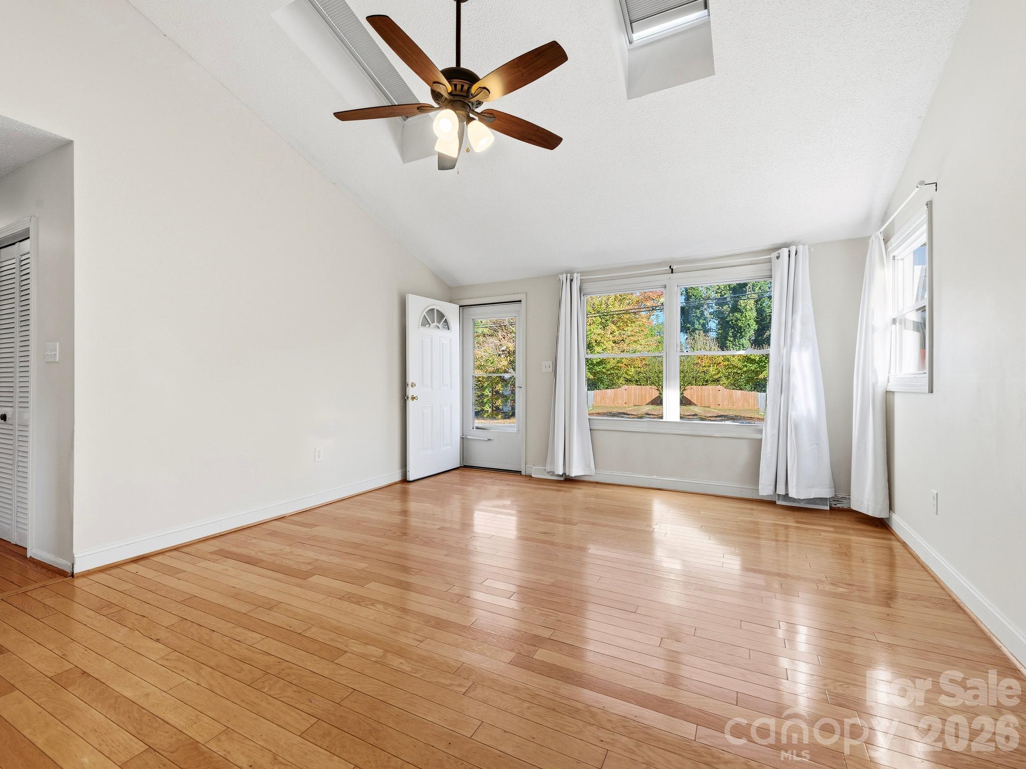 Spacious living room - 62 Deaverview Road, Asheville