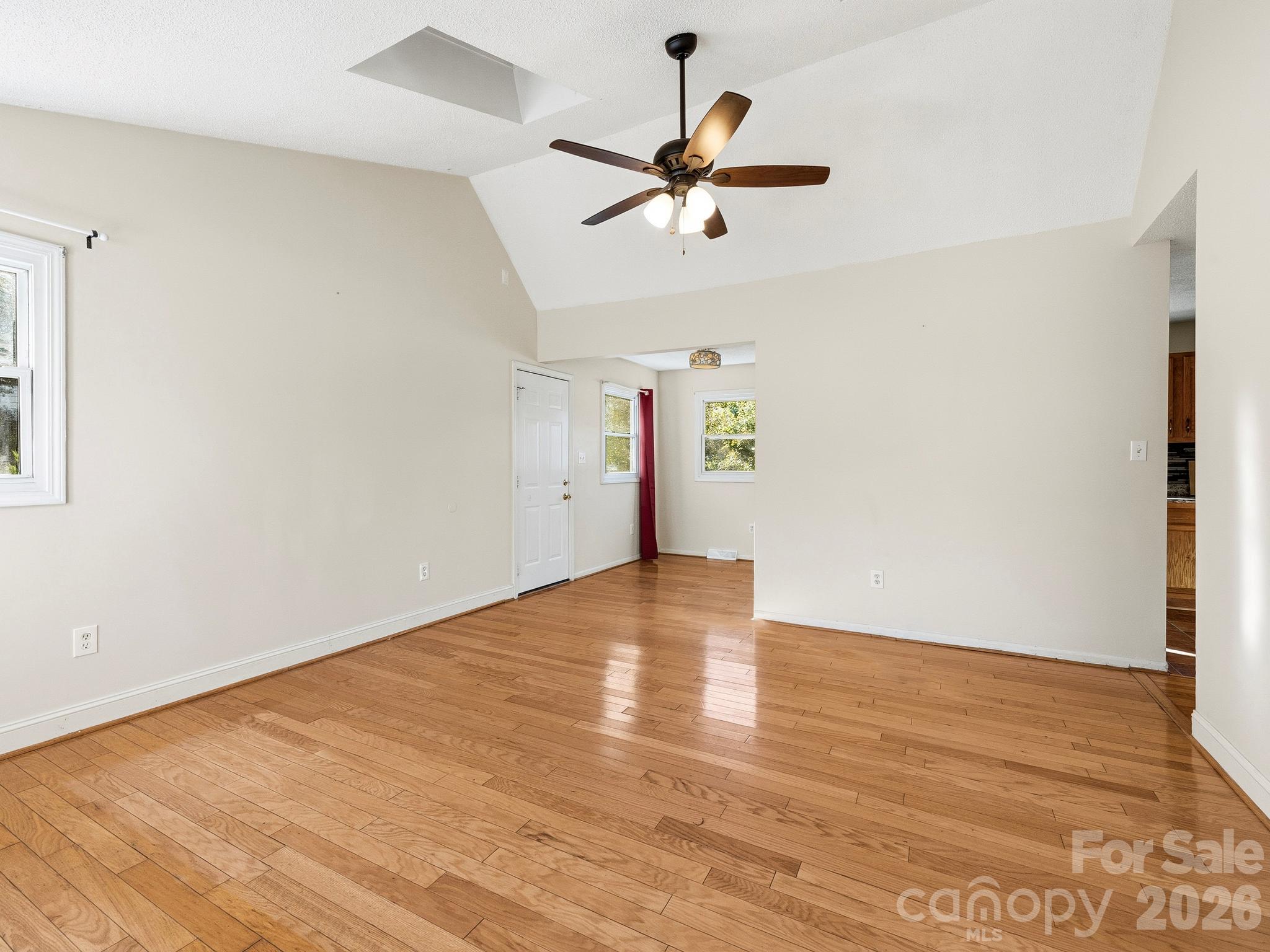 Single Family Residence at 62 Deaverview Road, Asheville, photo 4 of 29