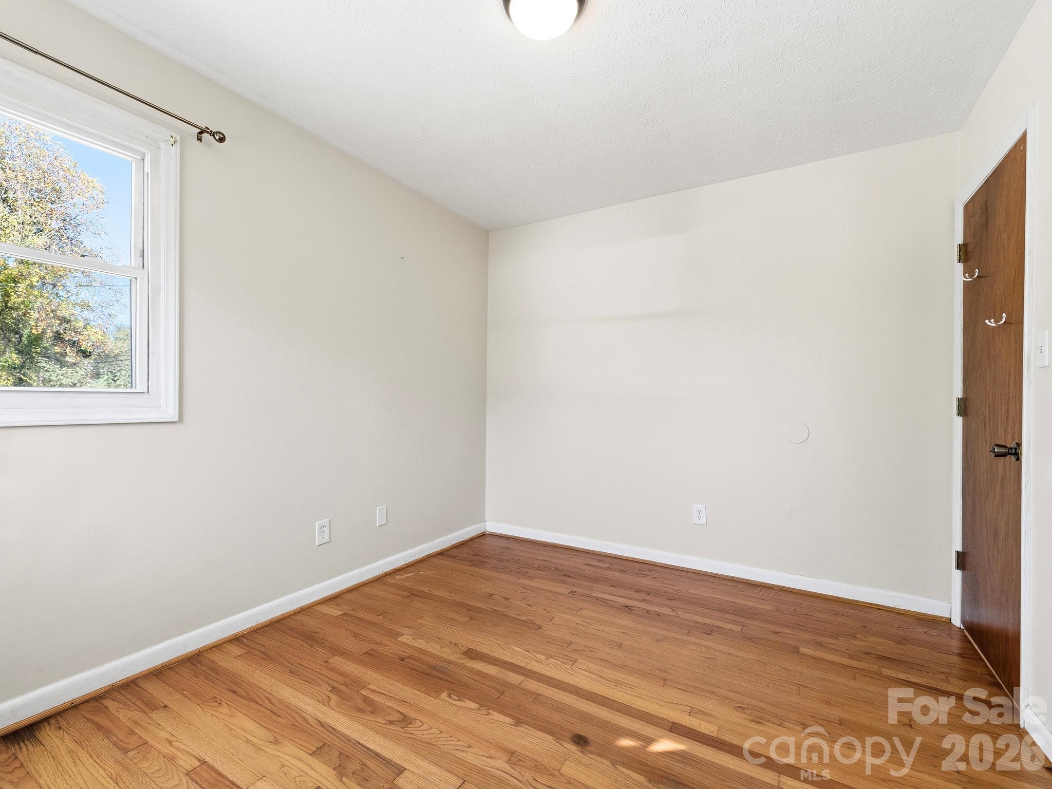 Single Family Residence at 62 Deaverview Road, Asheville, photo 19 of 29