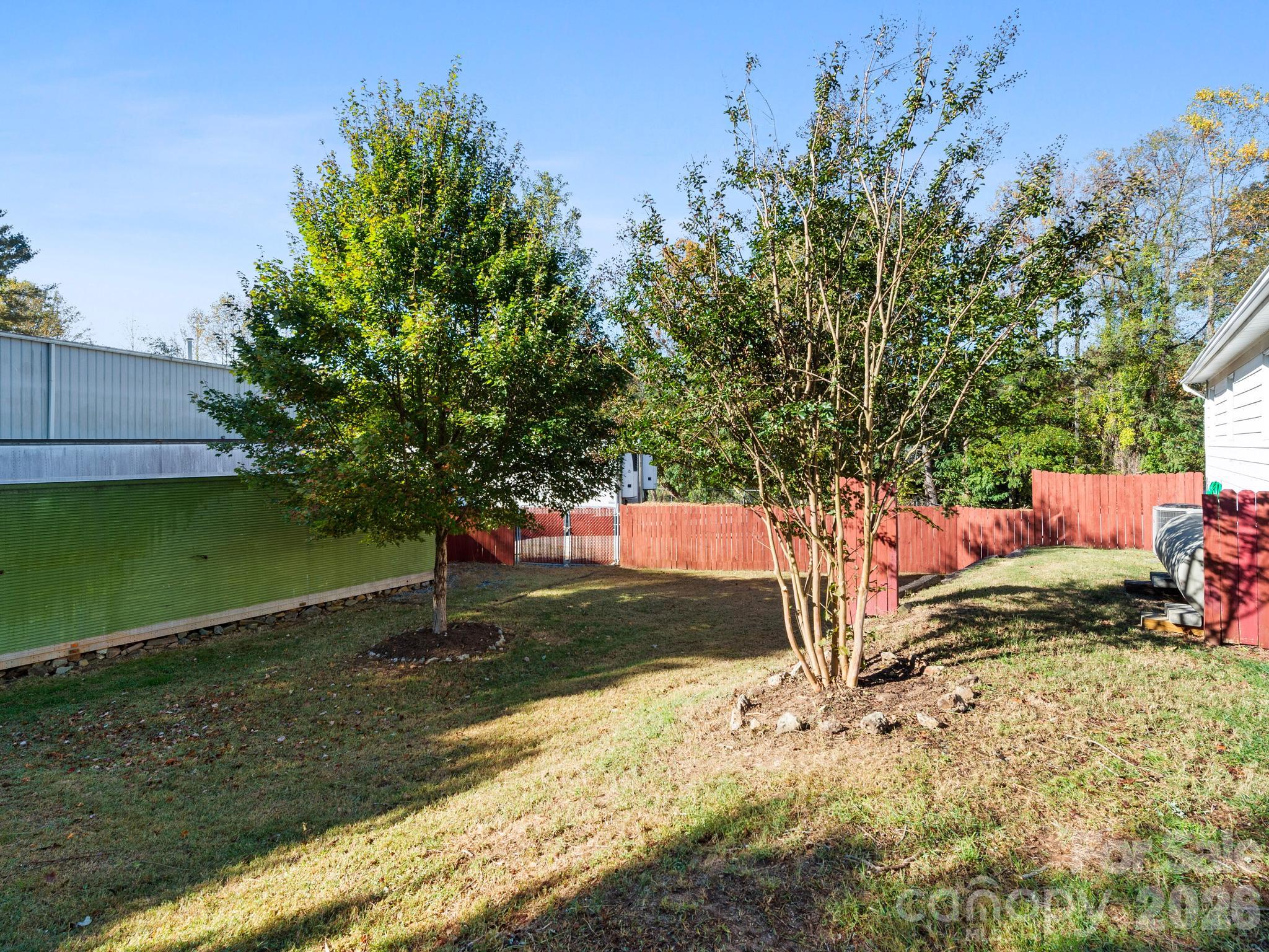 Lovely yard! - 62 Deaverview Road, Asheville