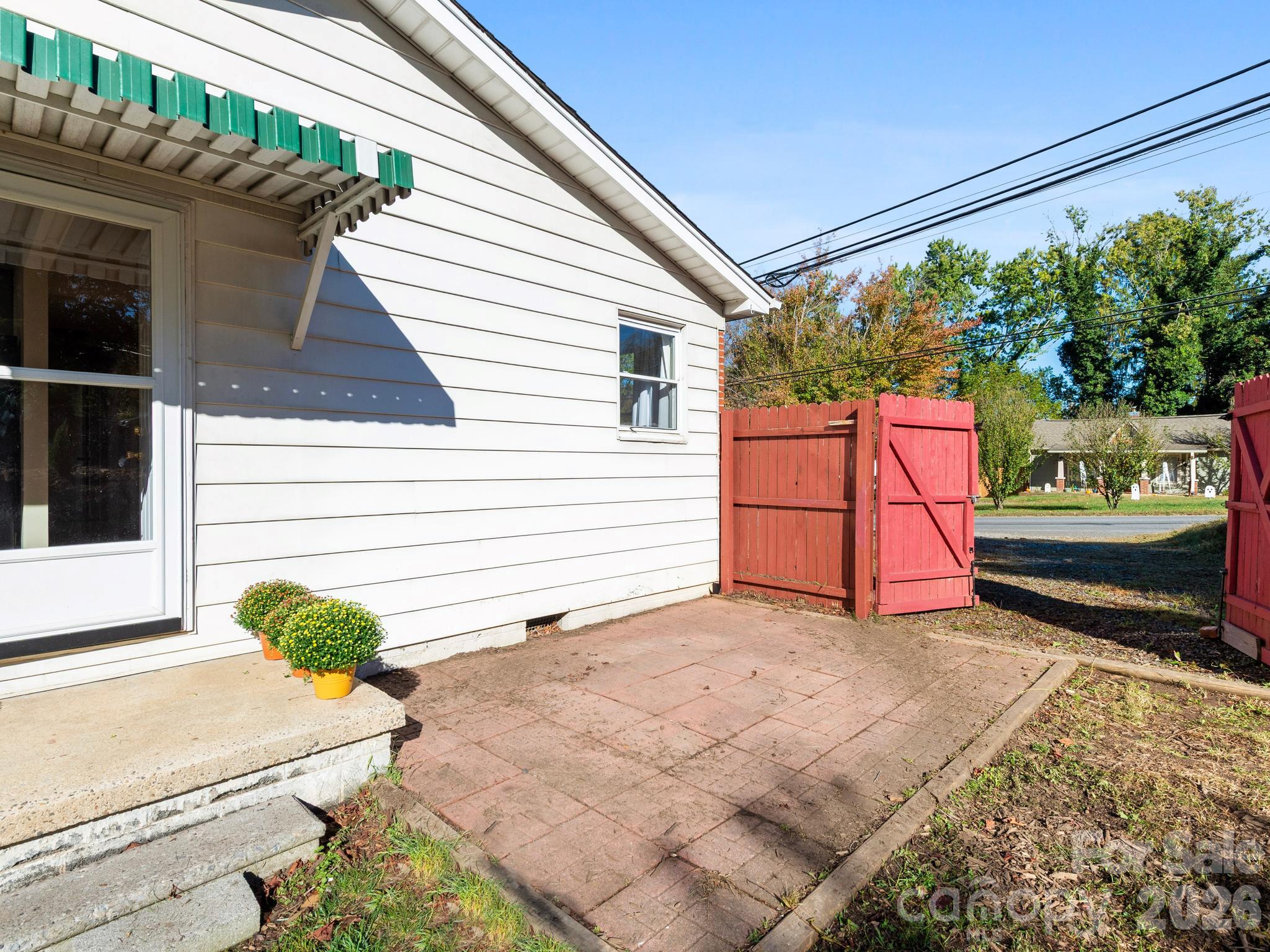 Single Family Residence at 62 Deaverview Road, Asheville, photo 24 of 29