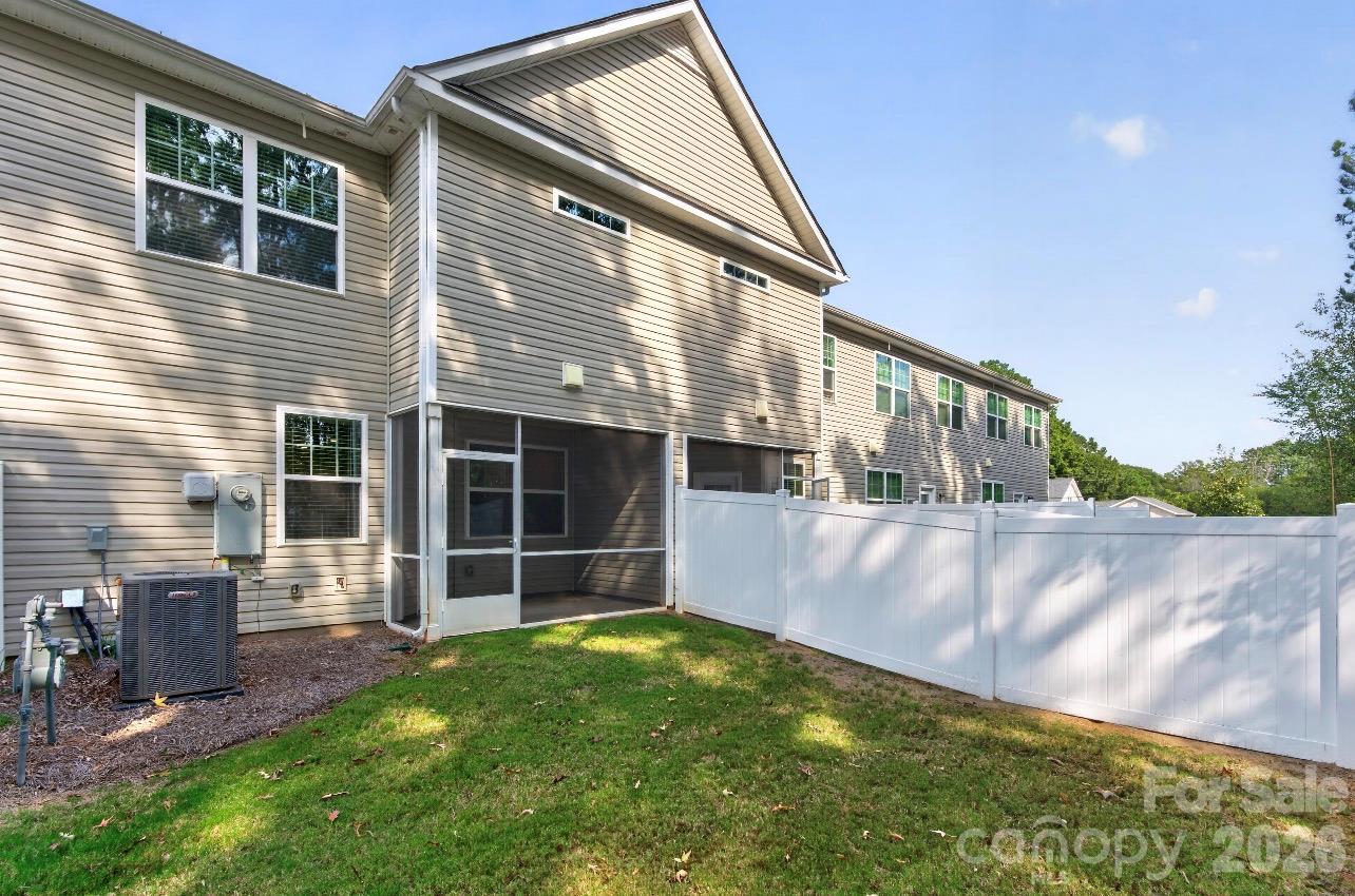 Townhouse at 13017 Cottage Crest Lane, Charlotte, photo 28 of 30