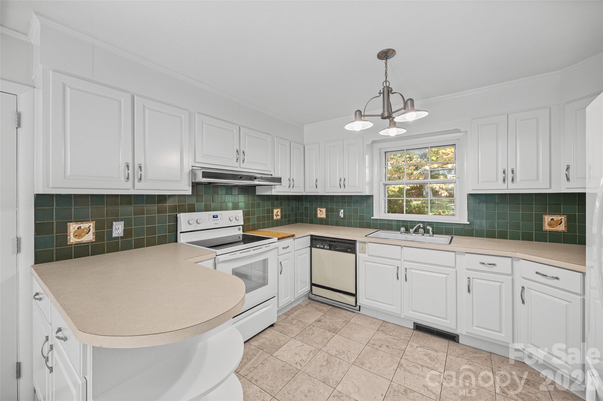 Single Family Residence at 635 Glendale Drive, Rock Hill, photo 10 of 35