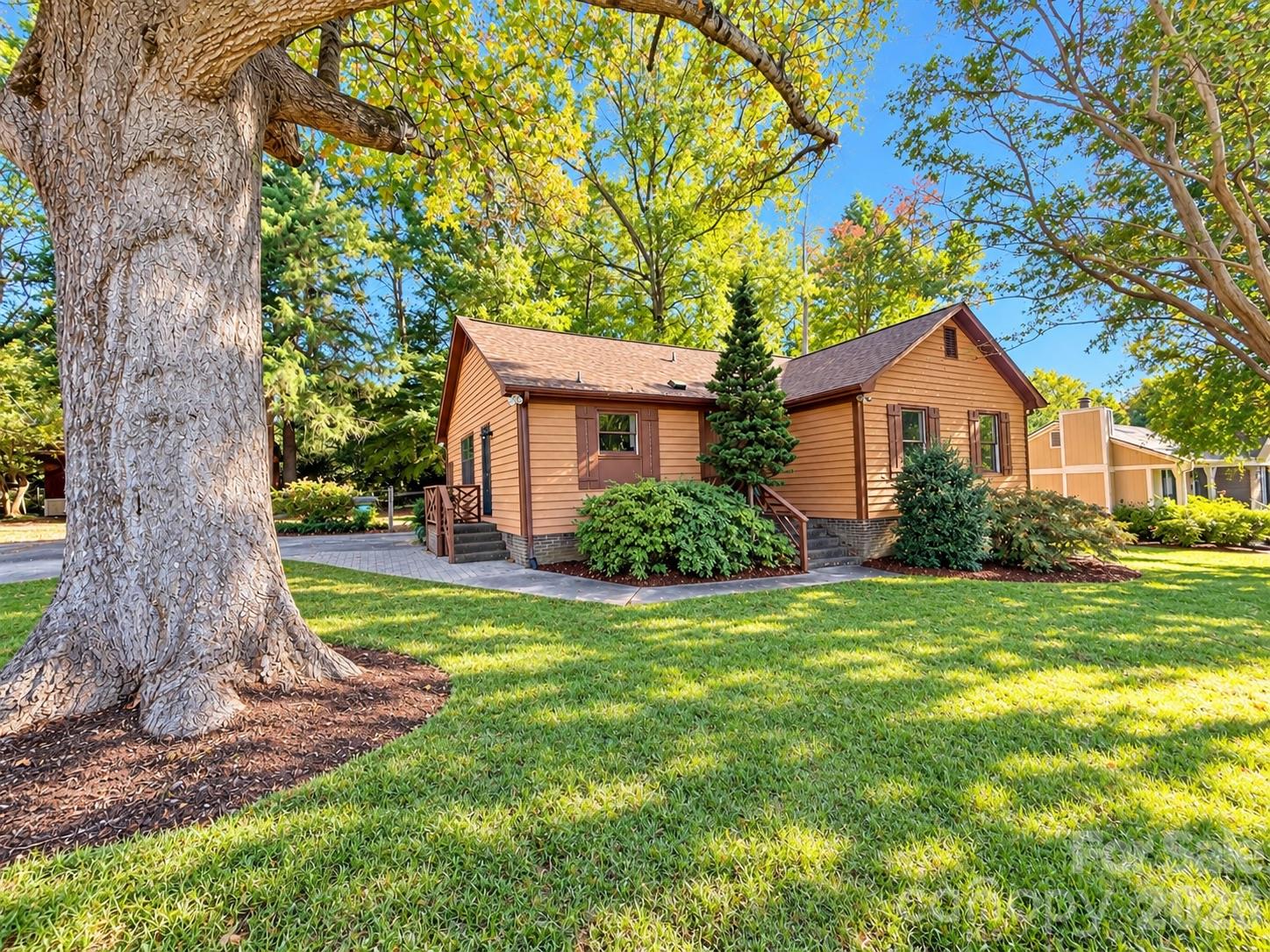 Single Family Residence at 9501 Wood Beam Court, Mint Hill, photo 3 of 30