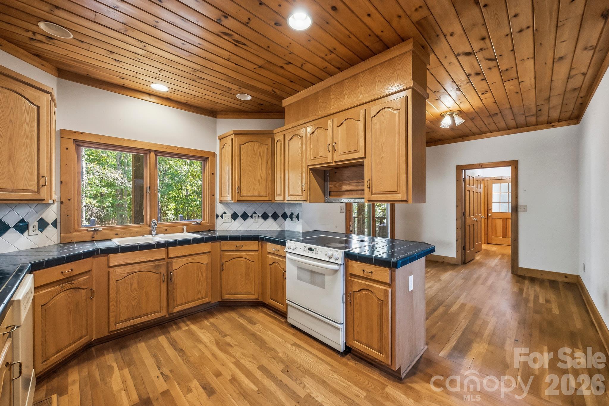 Single Family Residence at 1130 Beamguard Road, Clover, photo 15 of 45