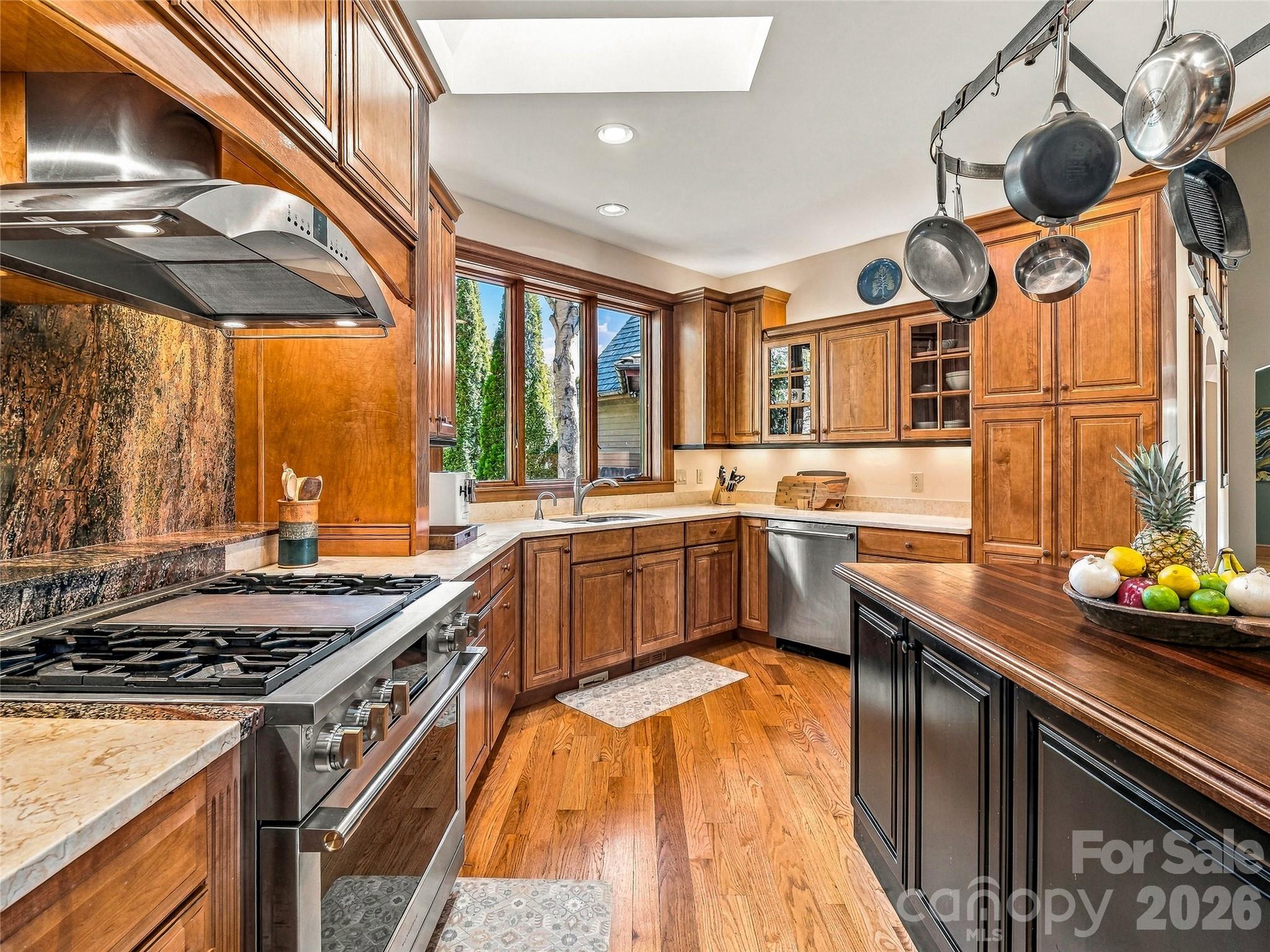 Single Family Residence at 422 Heart Stone Way, Burnsville, photo 13 of 48