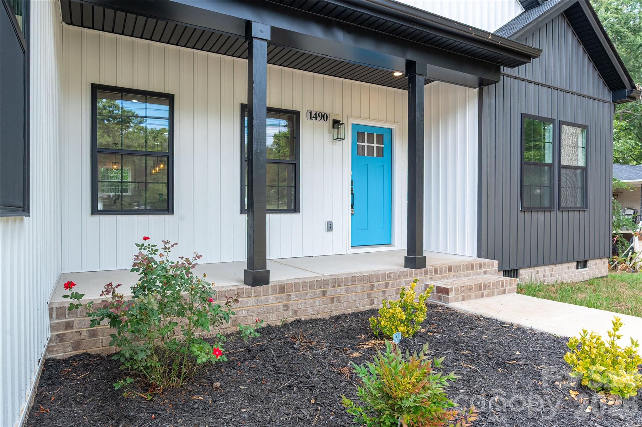 Single Family Residence at 1490 Oakwood Avenue, Kannapolis, photo 3 of 47