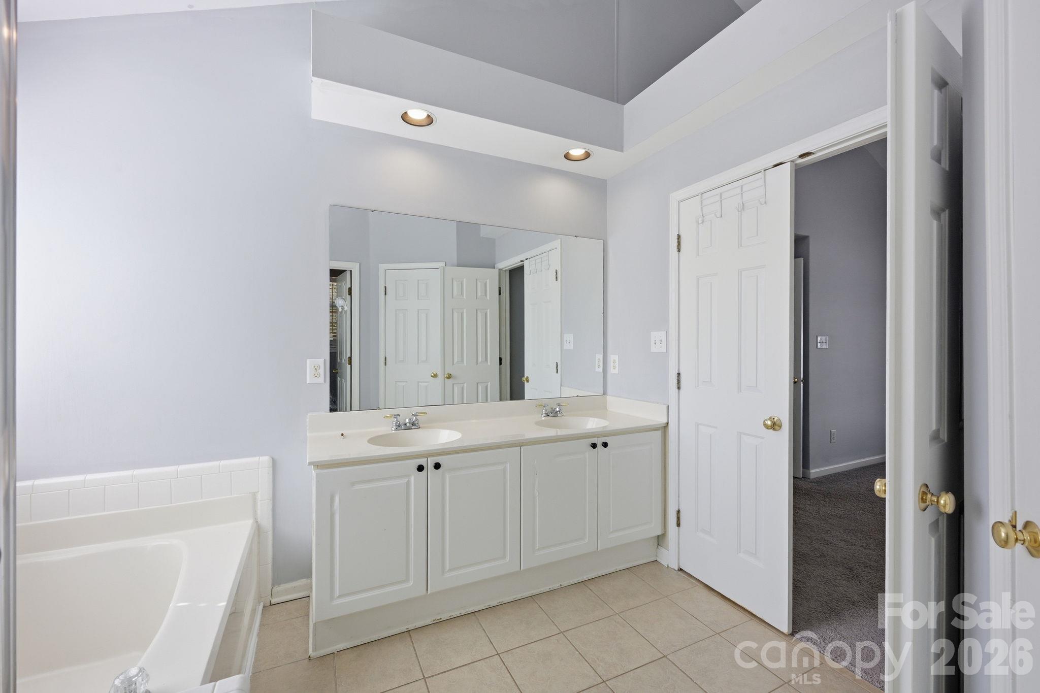 Yes, the Primary Bathroom has a soaking tub! - 4000 Huntmeadow Drive, Charlotte