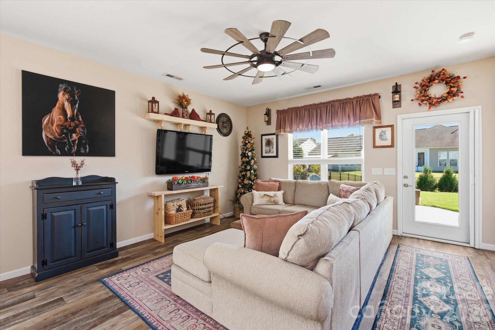 Cozy family room - 23121 Whimbrel Circle, Indian Land