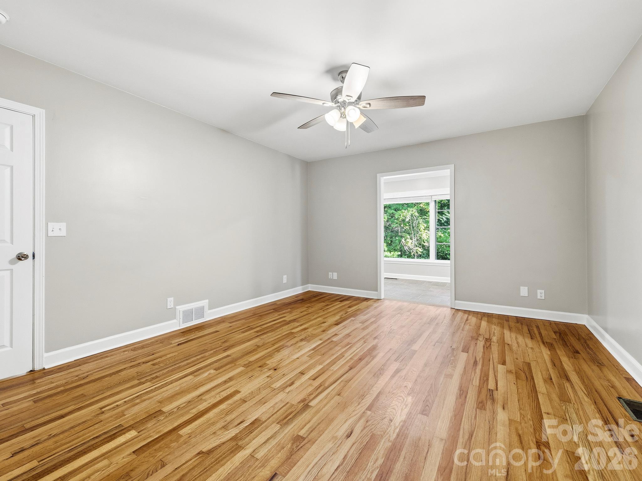 The 2nd bedroom ensuite opens on to a sitting room - 175 Mimosa Road, Columbus