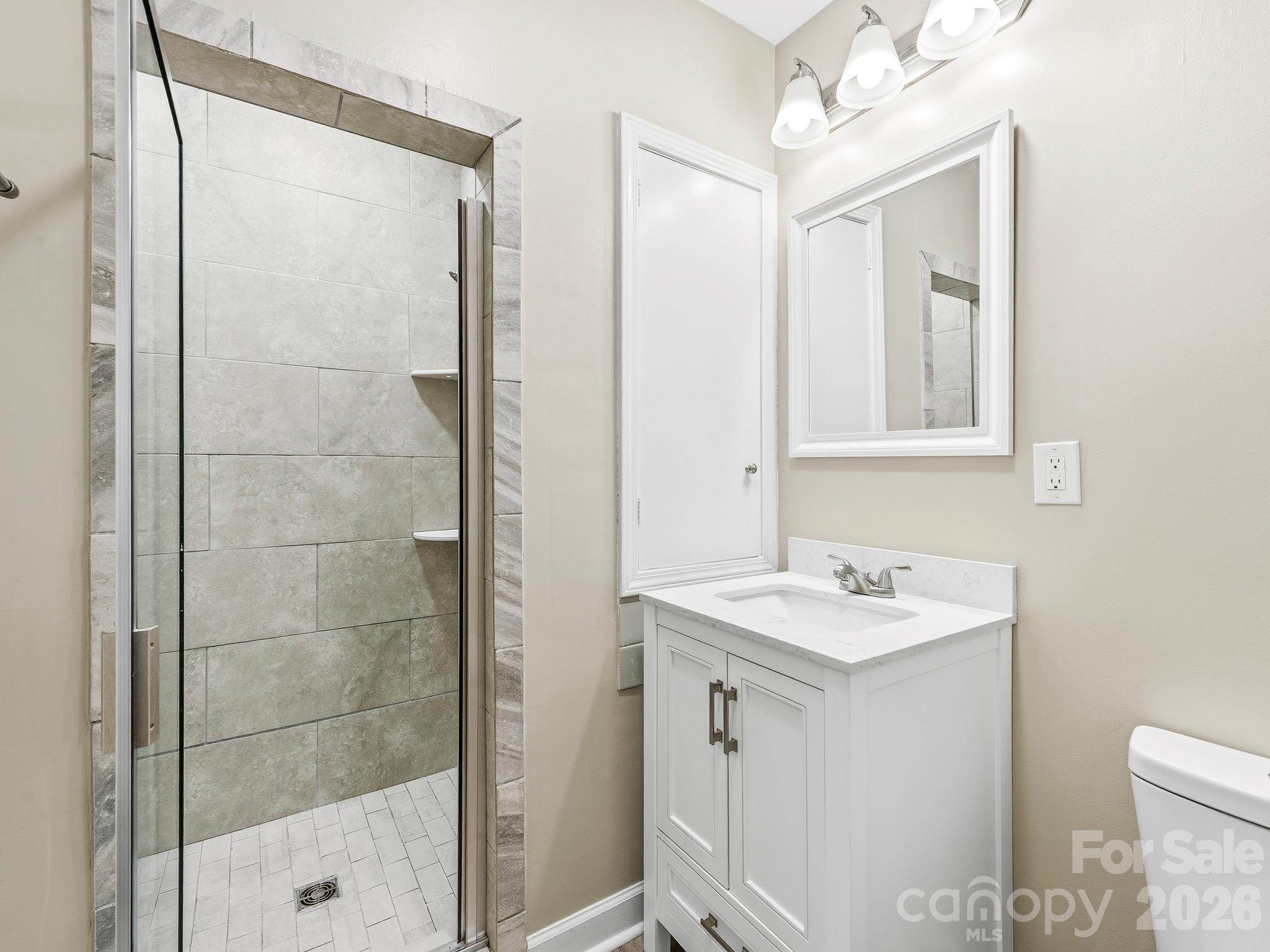 Bathroom in the 2nd bedroom ensuite - 175 Mimosa Road, Columbus