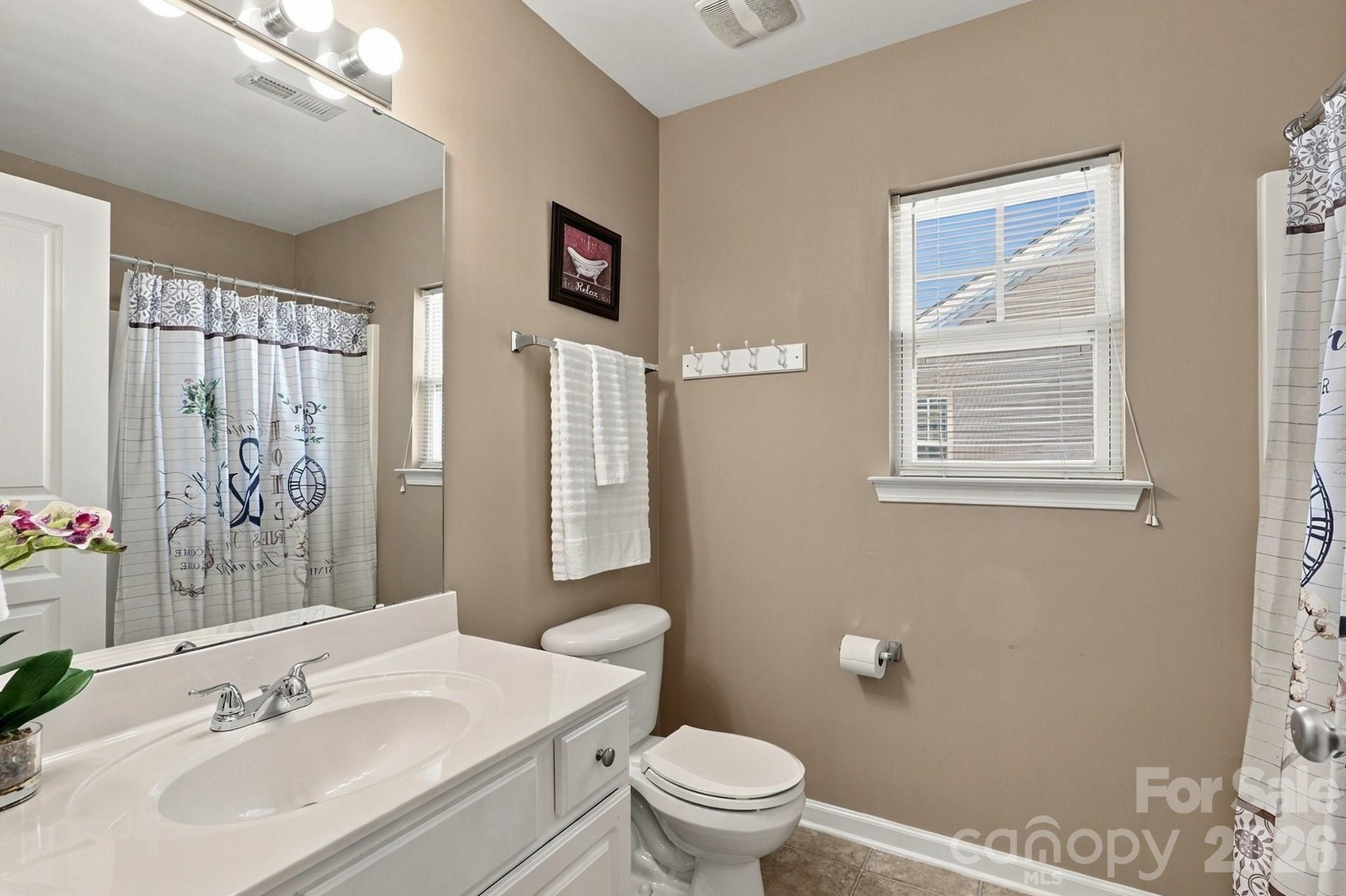 Full Guest Bathroom - 558 Sugar Tree Drive, Rock Hill