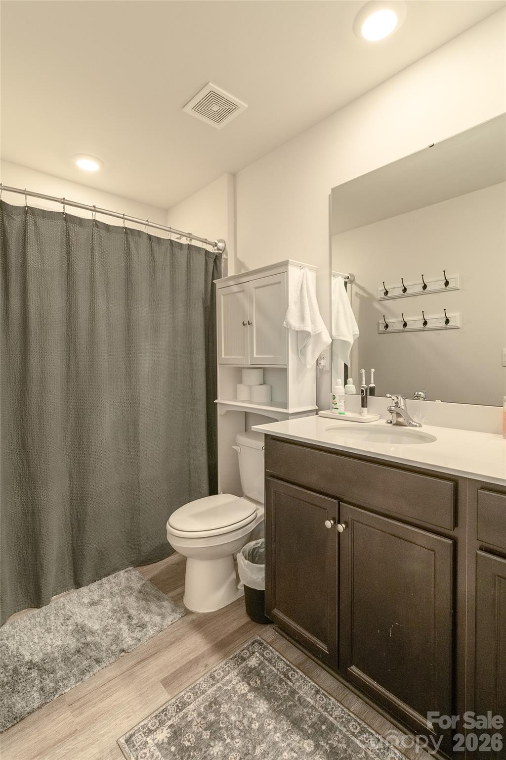 En suite bathroom. - 34 Cain Hollow Way, Asheville