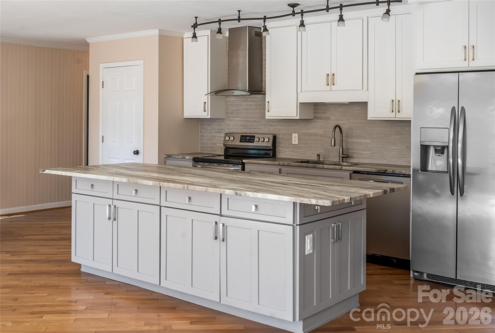 Single Family Residence at 207 Beechwood Lakes Drive, Hendersonville, photo 8 of 47