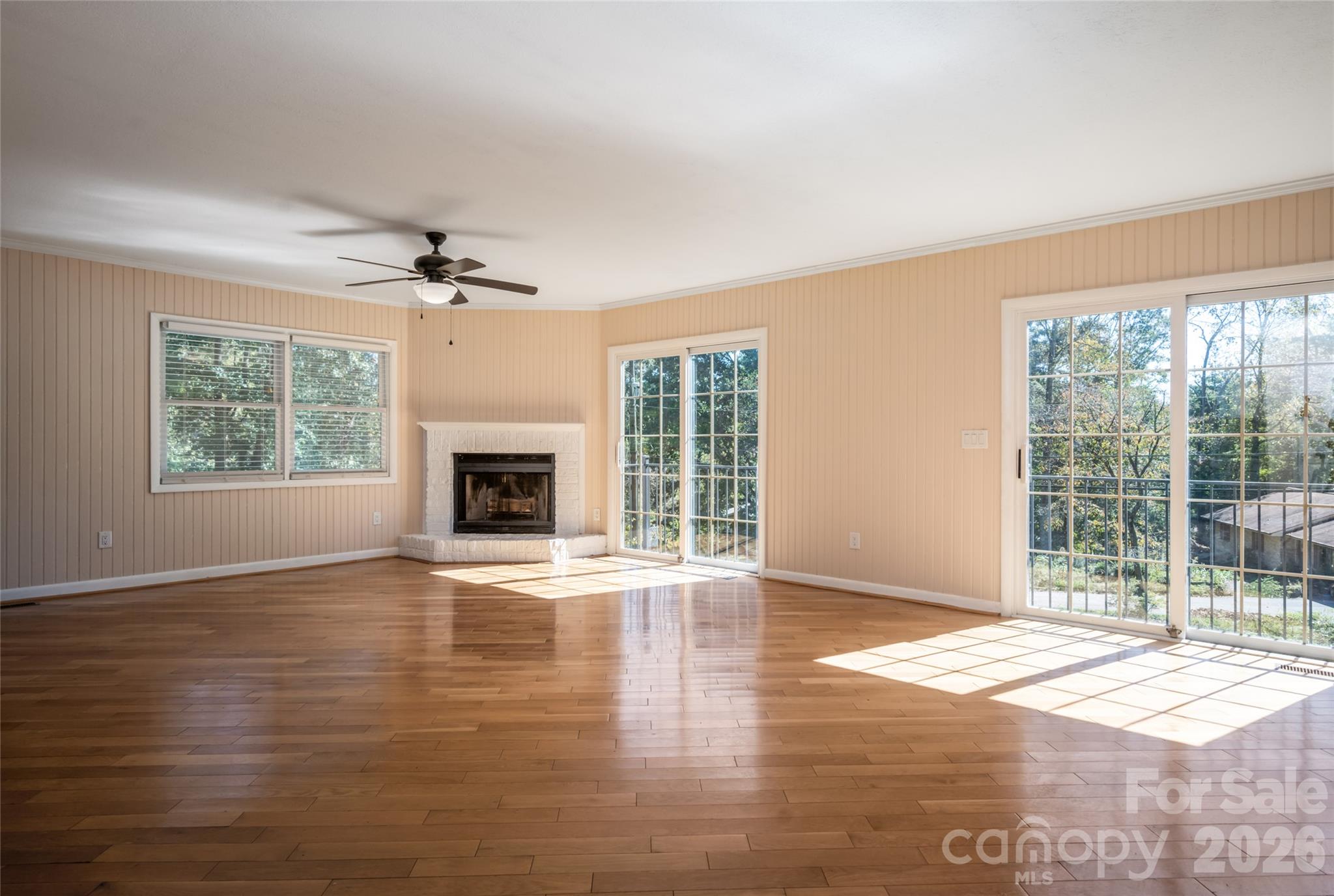 Single Family Residence at 207 Beechwood Lakes Drive, Hendersonville, photo 13 of 47