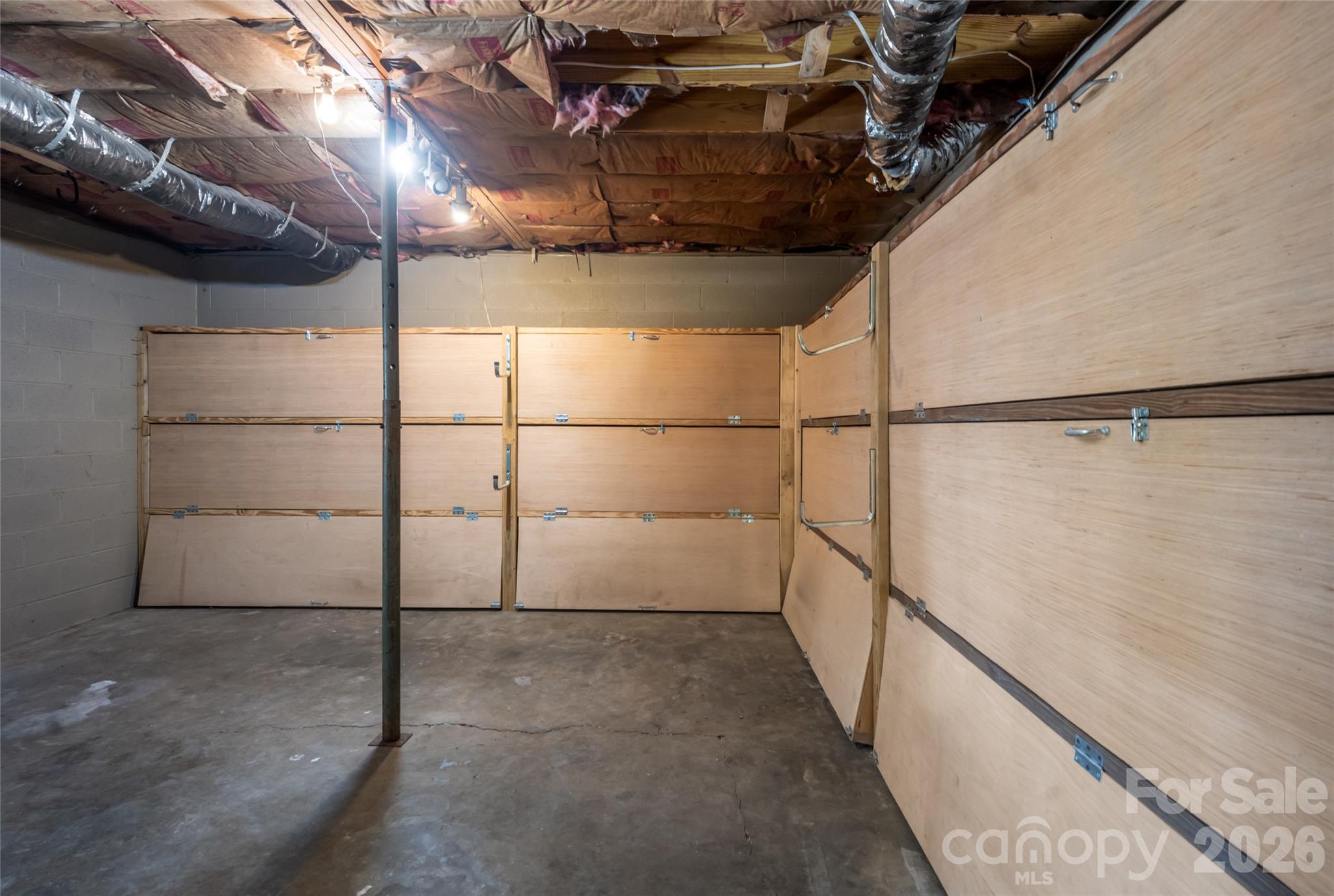 Storage | Workshop space - 207 Beechwood Lakes Drive, Hendersonville