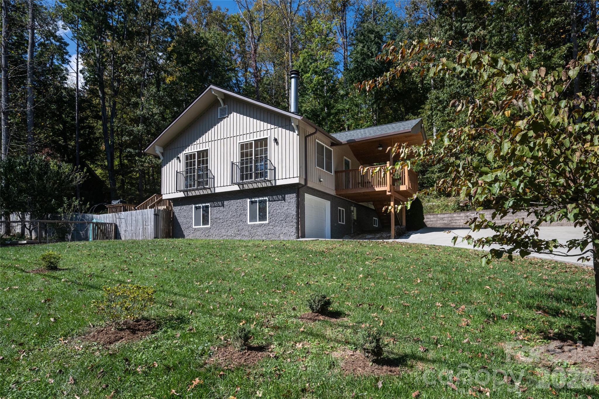 Single Family Residence at 207 Beechwood Lakes Drive, Hendersonville, photo 37 of 47
