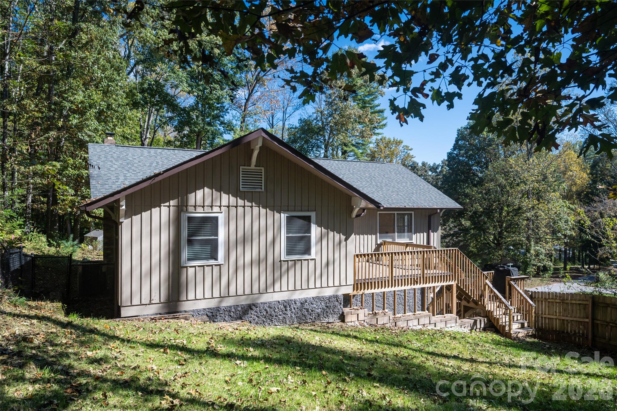 Single Family Residence at 207 Beechwood Lakes Drive, Hendersonville, photo 39 of 47