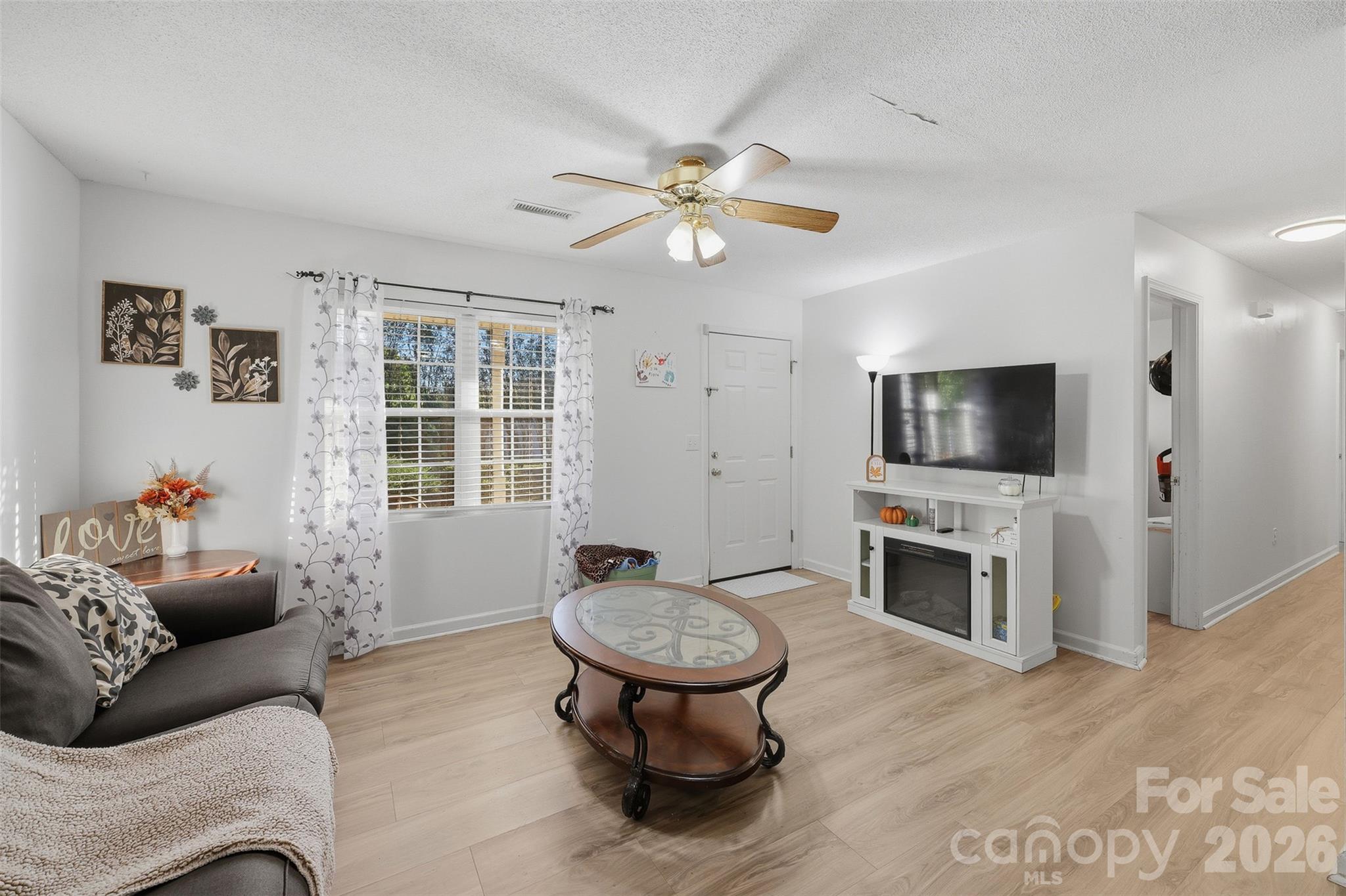 Single Family Residence at 3640 Glacier Run, Claremont, photo 4 of 38