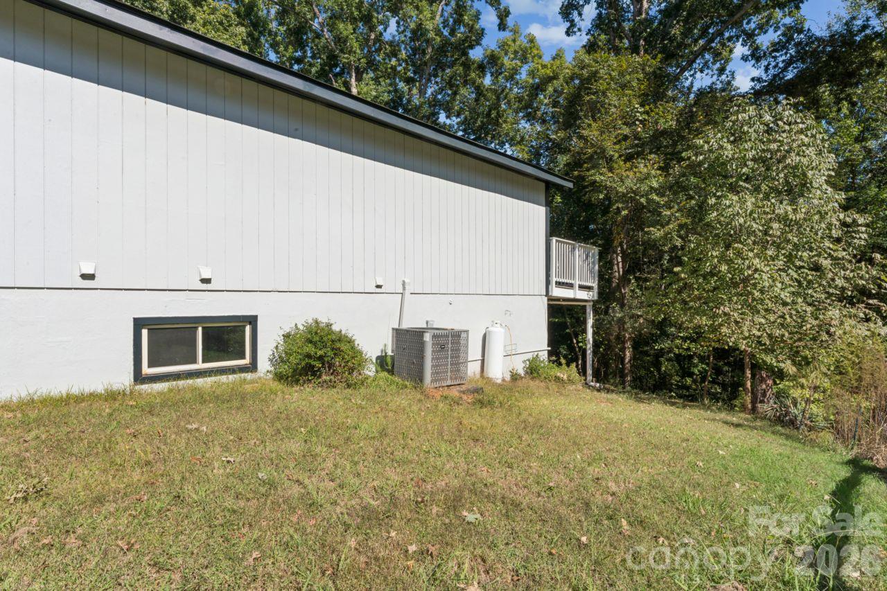 Side yard - 3106 Point Clear Drive, Tega Cay
