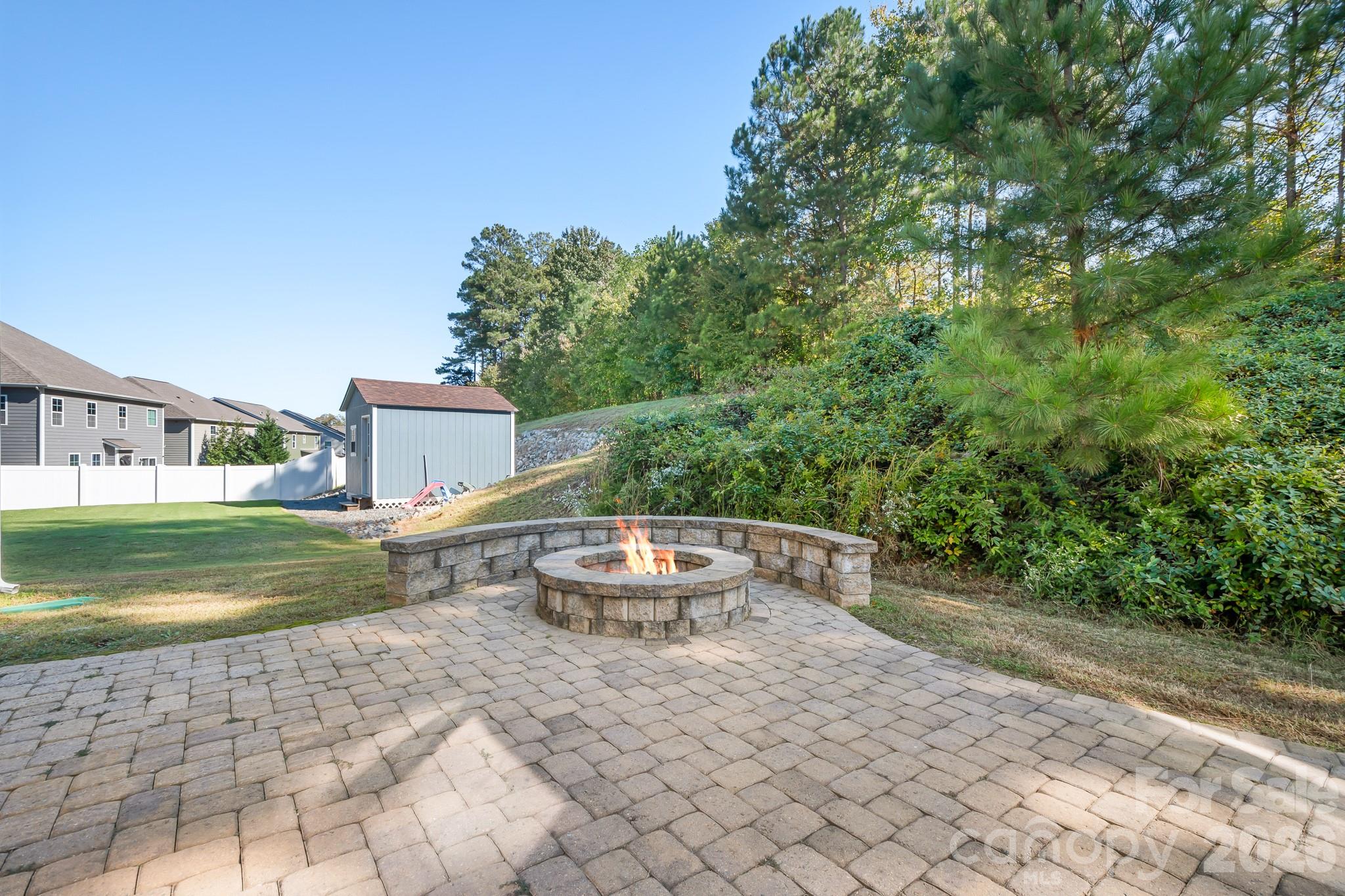 You'll love living here! - 3967 Lake Breeze Drive, Sherrills Ford