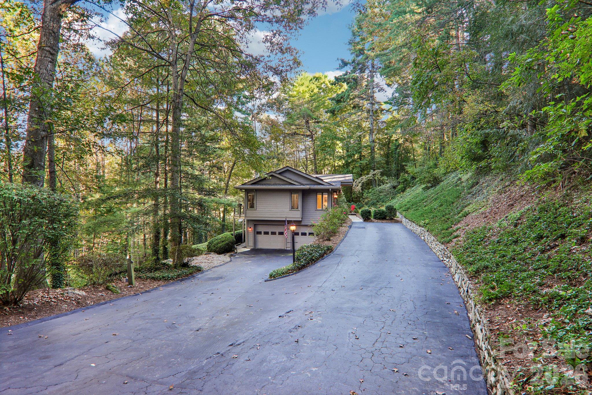 Upper and lower driveway parking for easy entry. - 212 Pheasant Run, Hendersonville