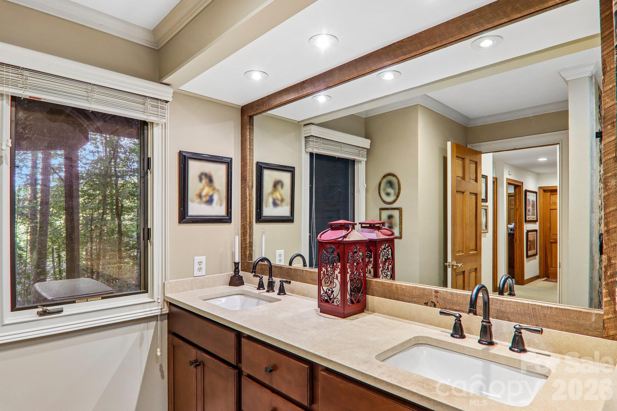 Lower level guest full bath - 212 Pheasant Run, Hendersonville