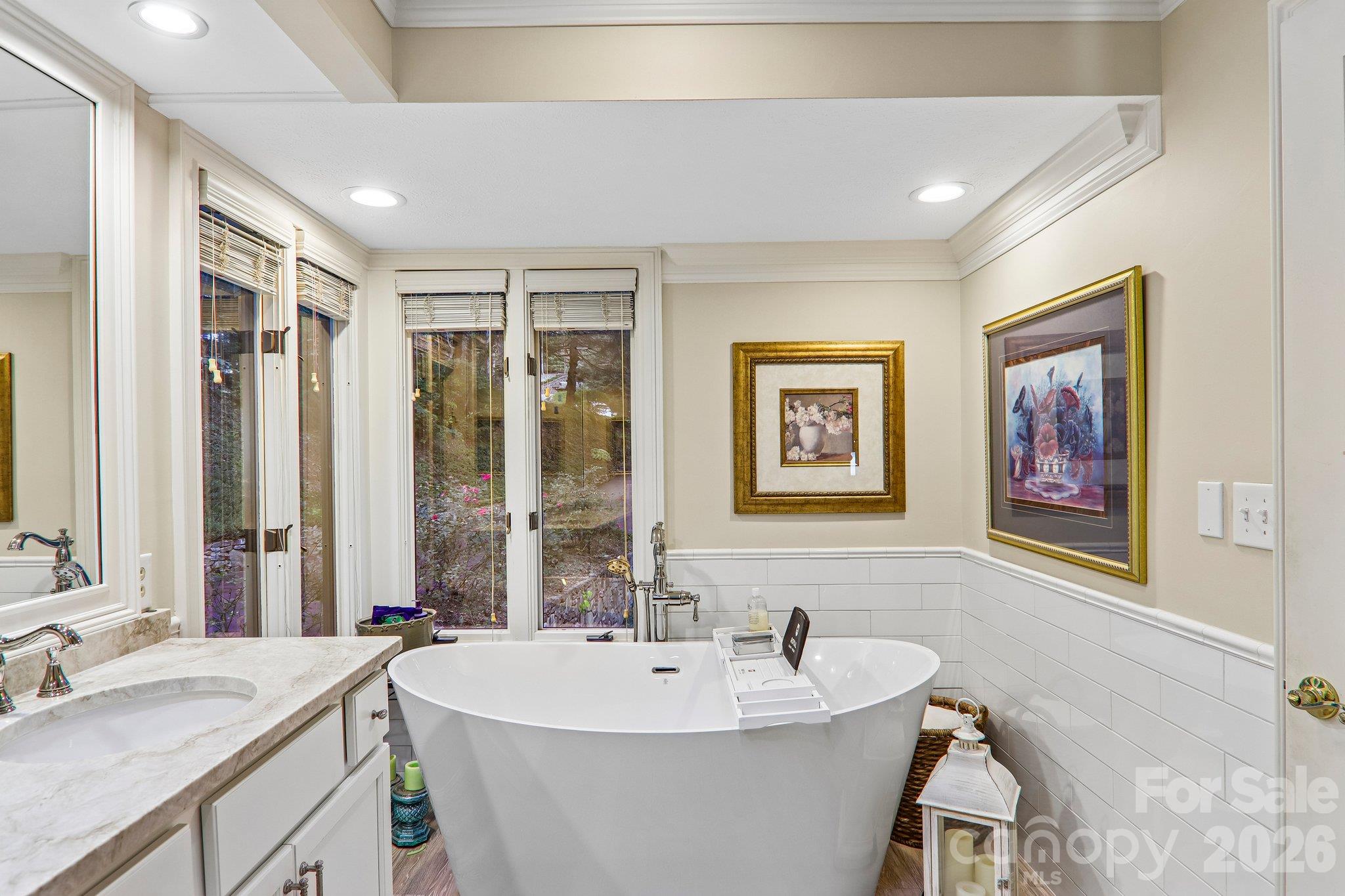 Bain ultra soaking tub for relaxing - 212 Pheasant Run, Hendersonville