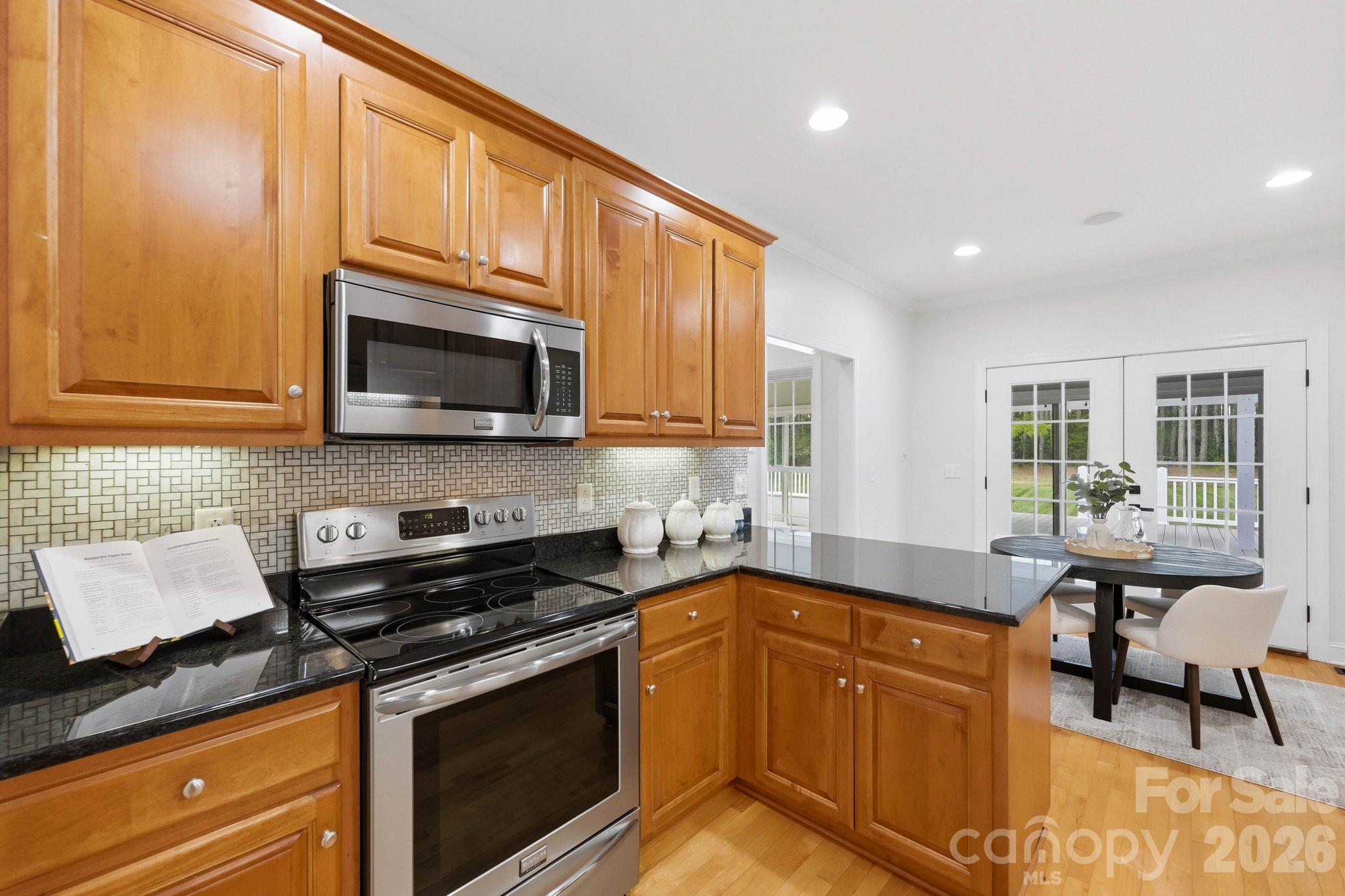 Breakfast bar overlooking breakfast nook - 803 Amanda Way, Albemarle