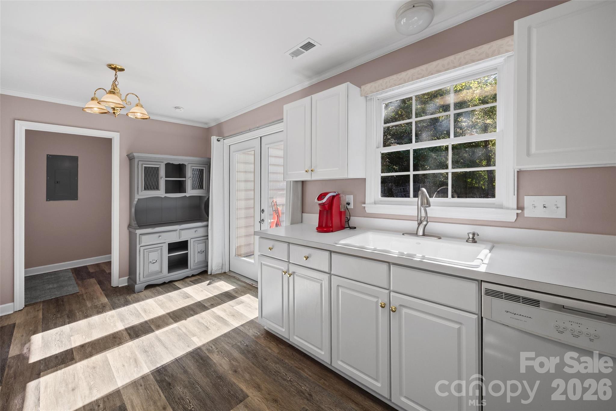 Single Family Residence at 800 Thistledown Drive, Rock Hill, photo 10 of 18