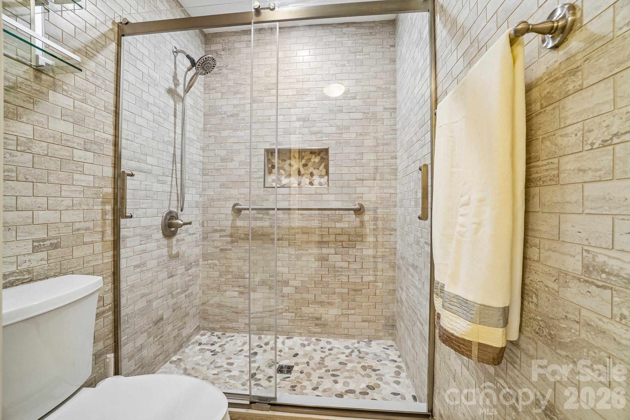 Condominium at 82 Laurelwood Circle W, Hendersonville, photo 22 of 38